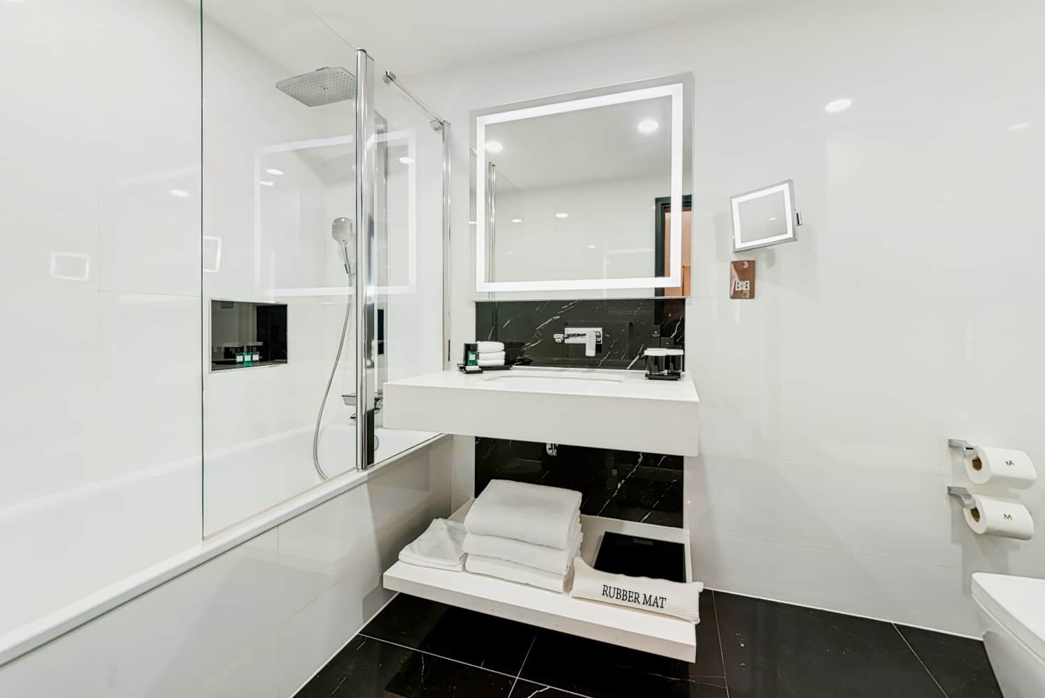 M by Montcalm