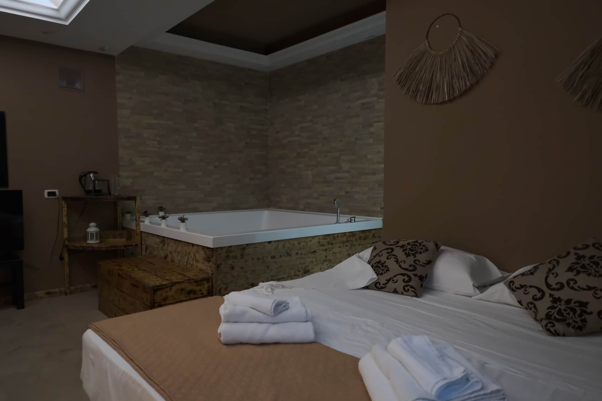 Royalty Rooms & Spa