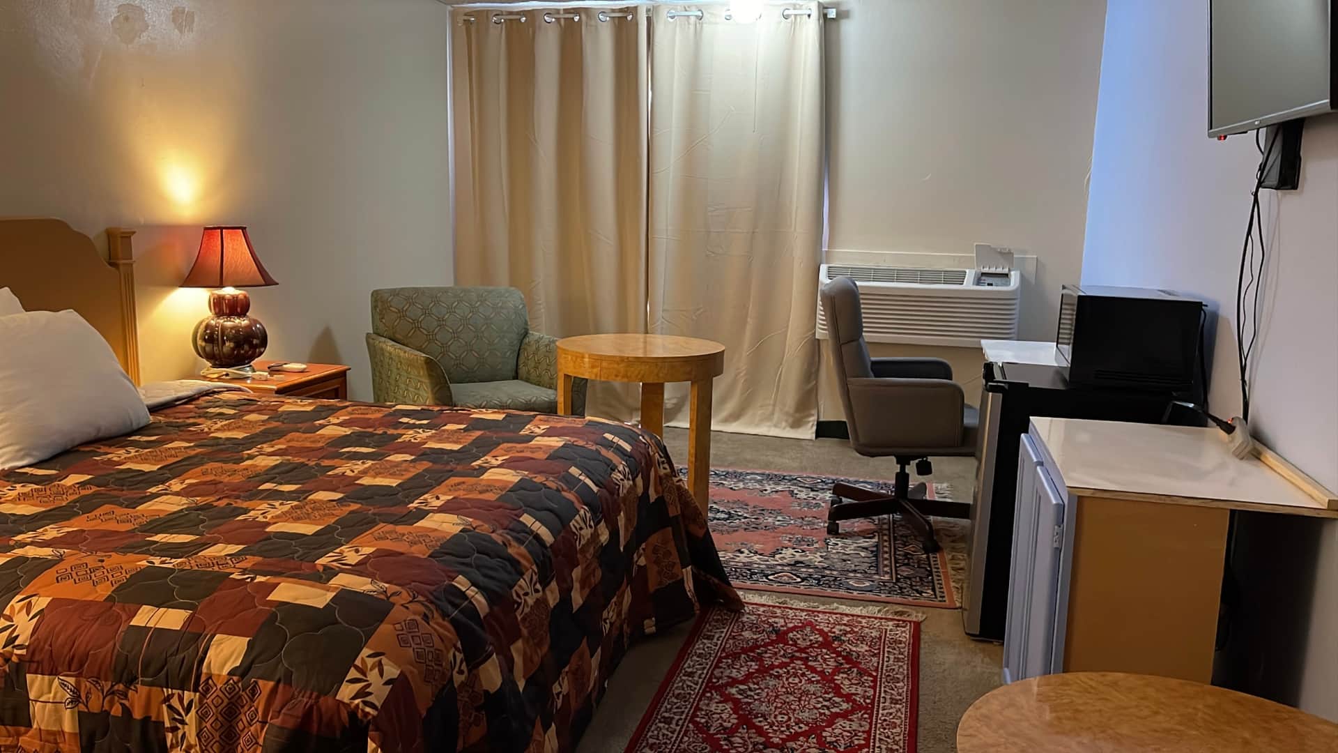 LAKE COUNTRY INN
