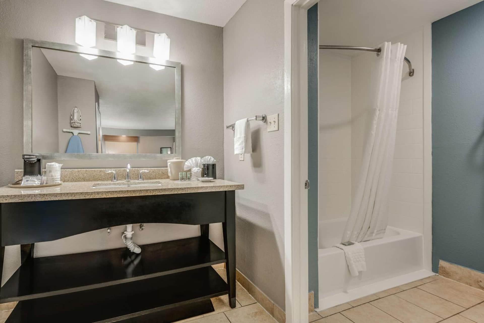 Huntsville Inn & Suites
