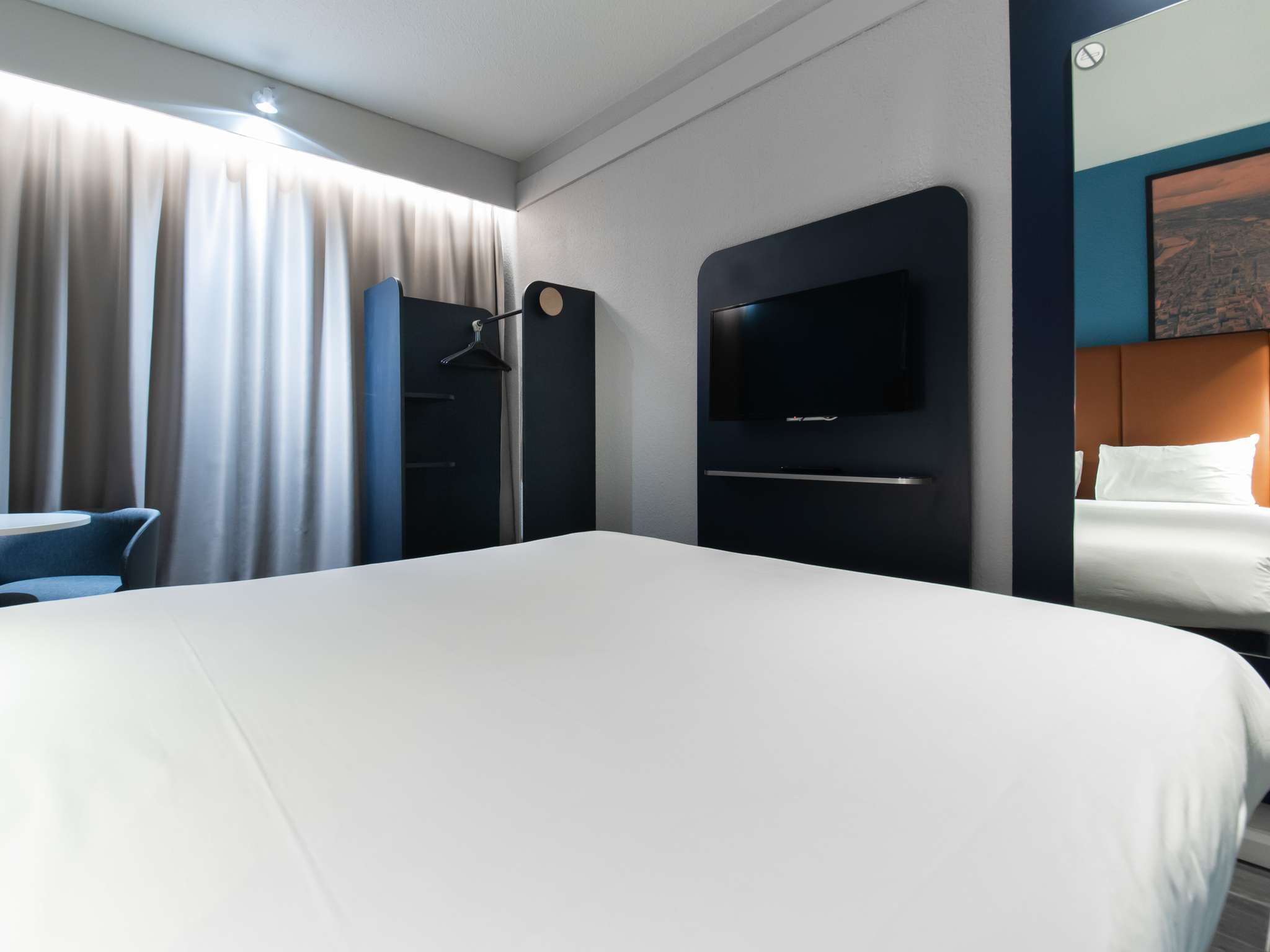 ibis Lyon North