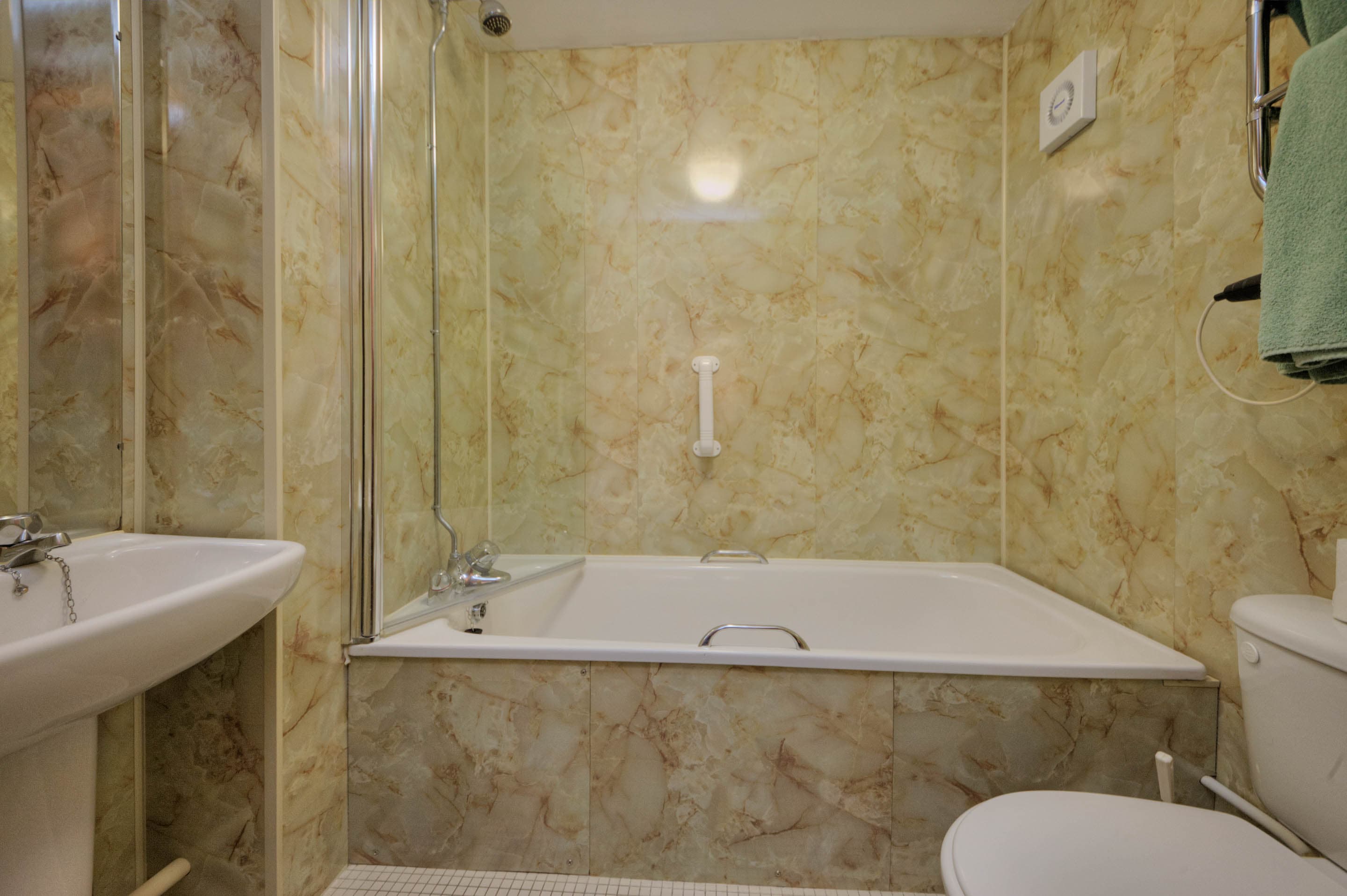 Muthu Ben Doran Hotel