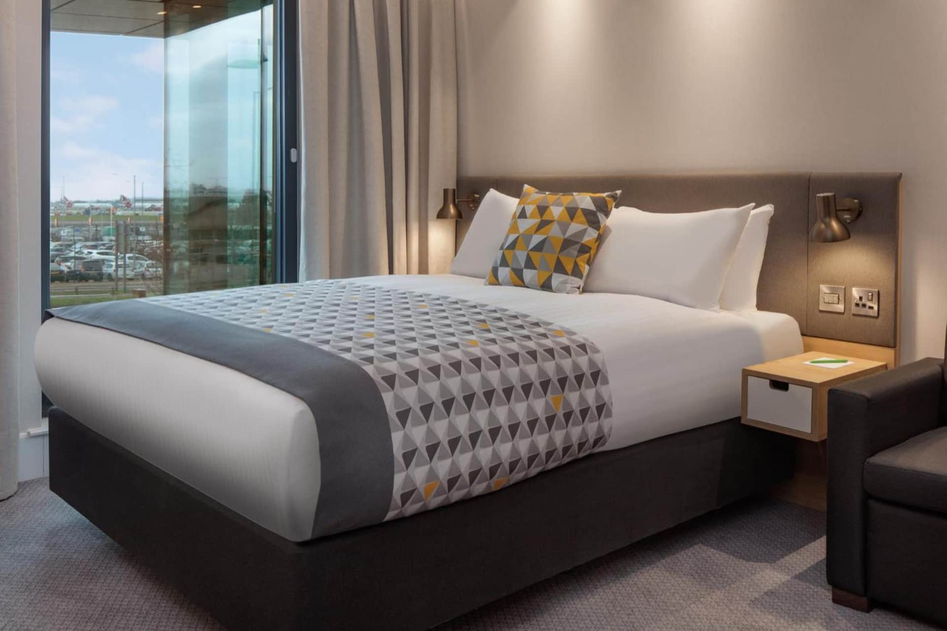 Holiday Inn London Heathrow - Bath Road by IHG