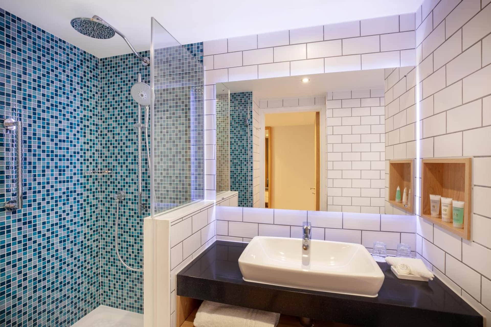 Holiday Inn London Heathrow - Bath Road by IHG