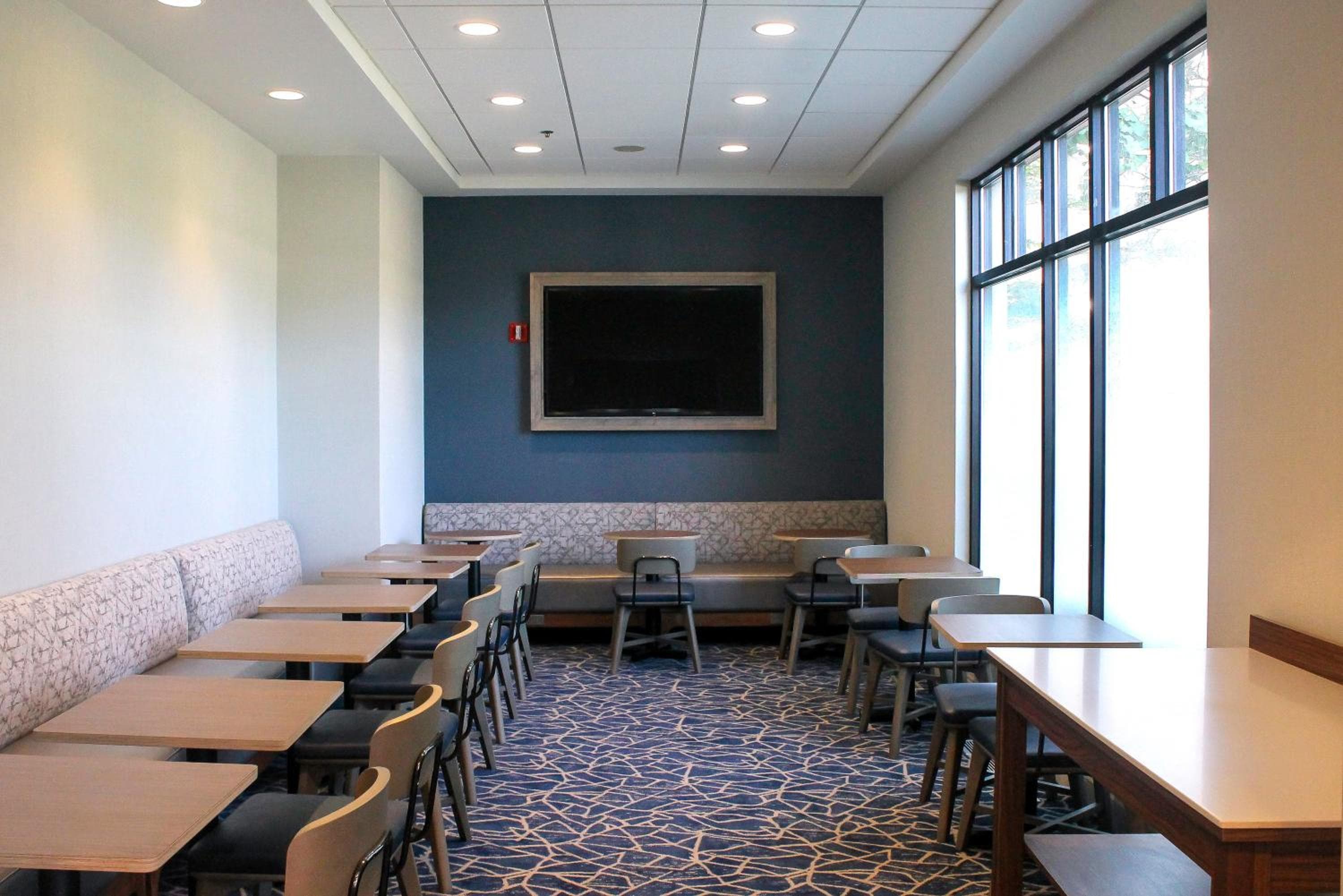 Holiday Inn Express & Suites Boston - Cambridge
