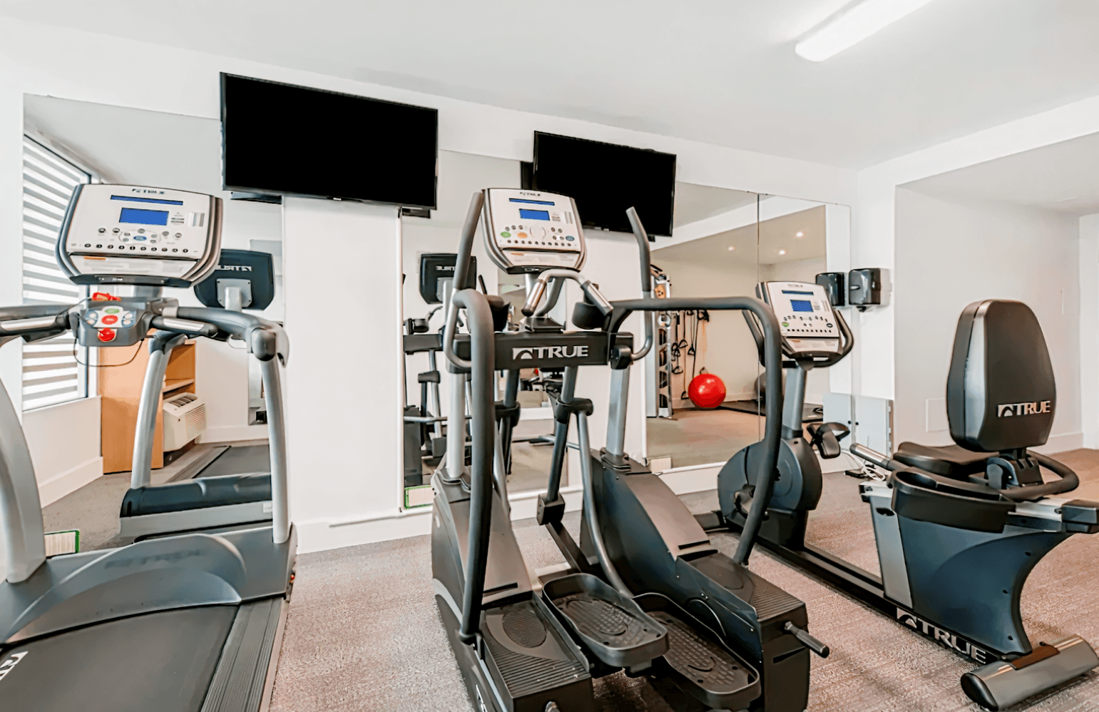 West Wing Hotel, Ascend Hotel Collection