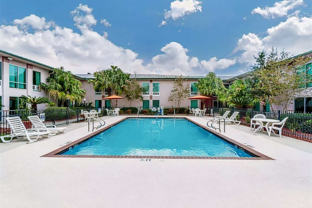 Ramada by Wyndham Luling