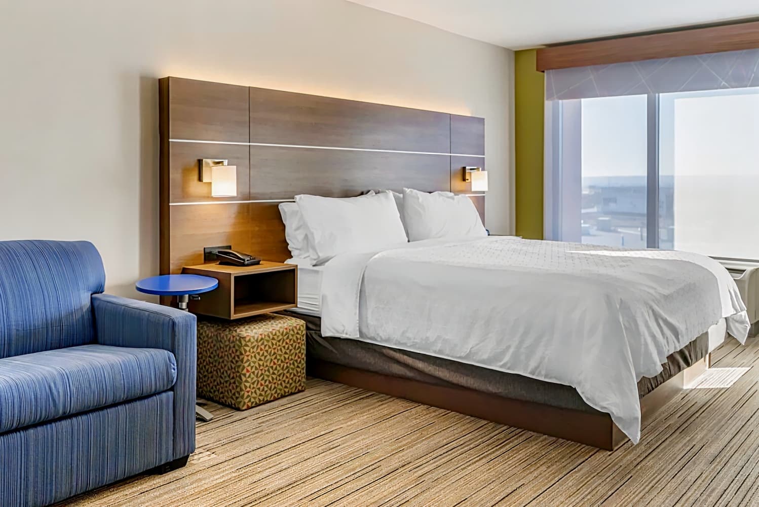 Holiday Inn Express & Suites Albuquerque Midtown