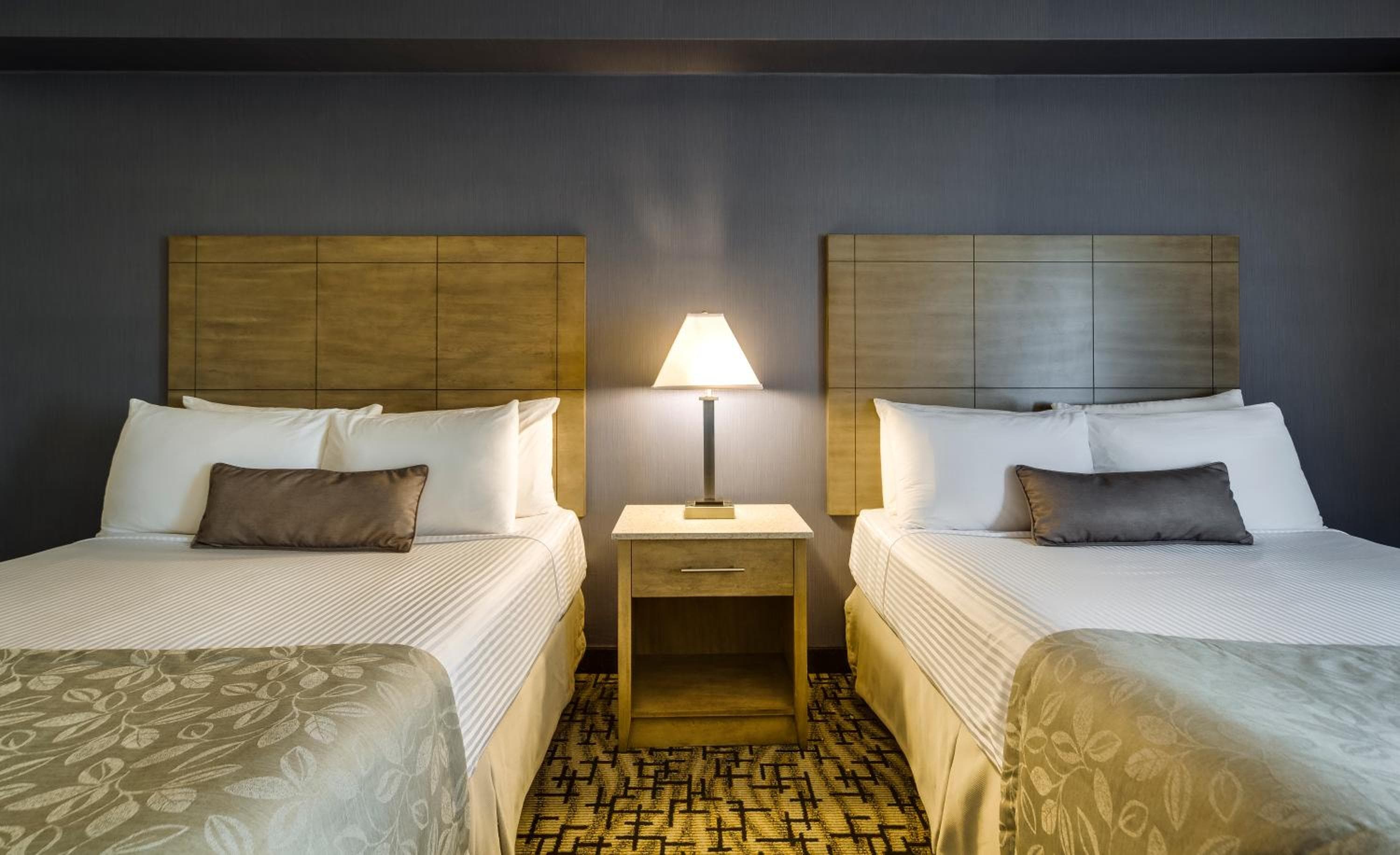 Monte Carlo Inn Oakville Suites