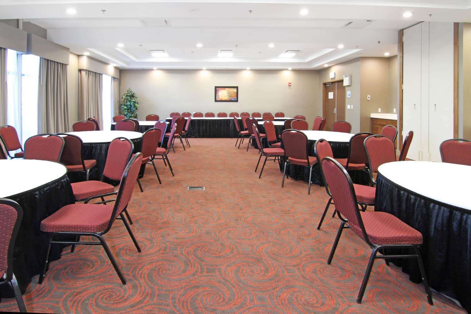 Holiday Inn Express & Suites Calgary University