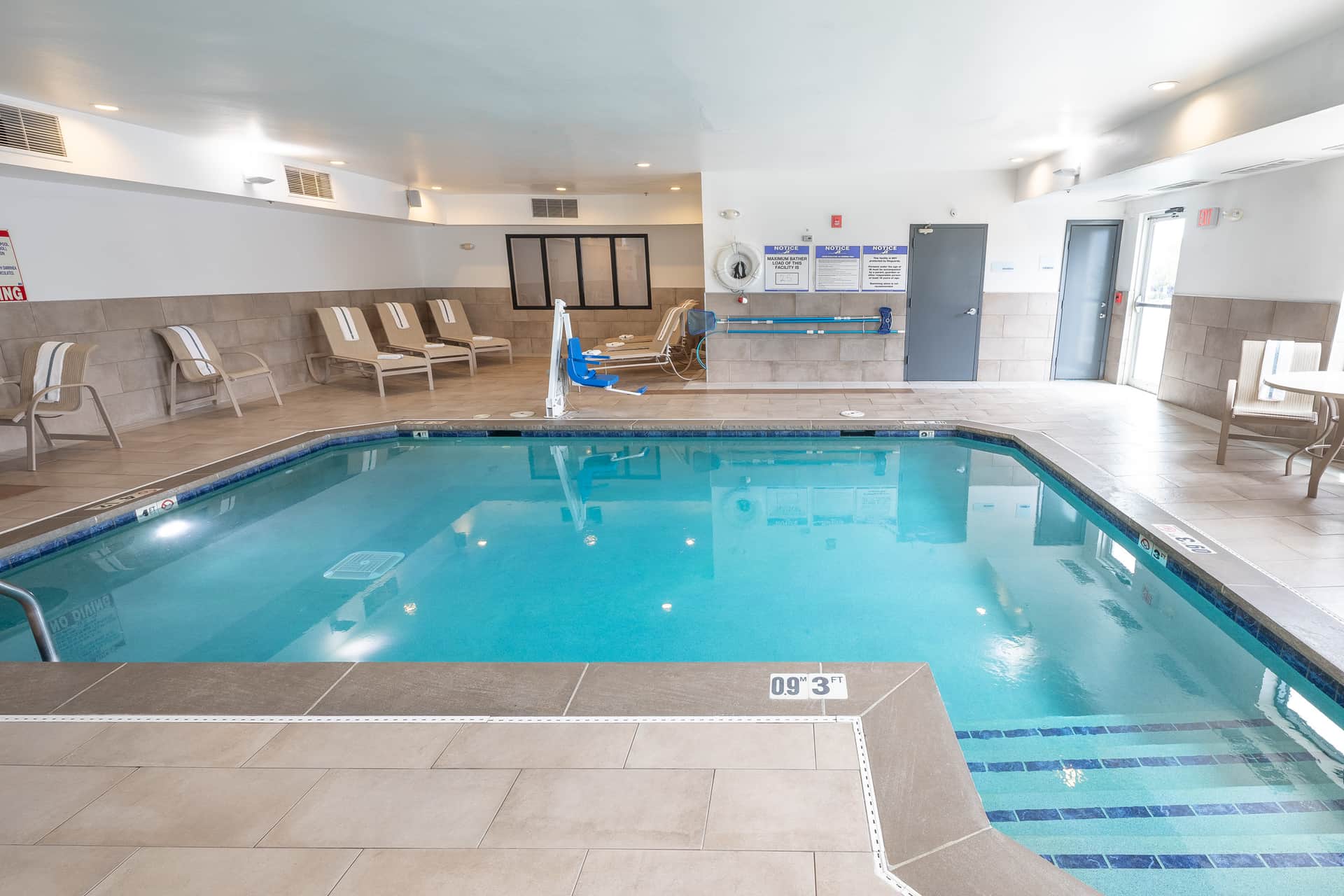 Holiday Inn Express & Suites Chicago West - St Charles