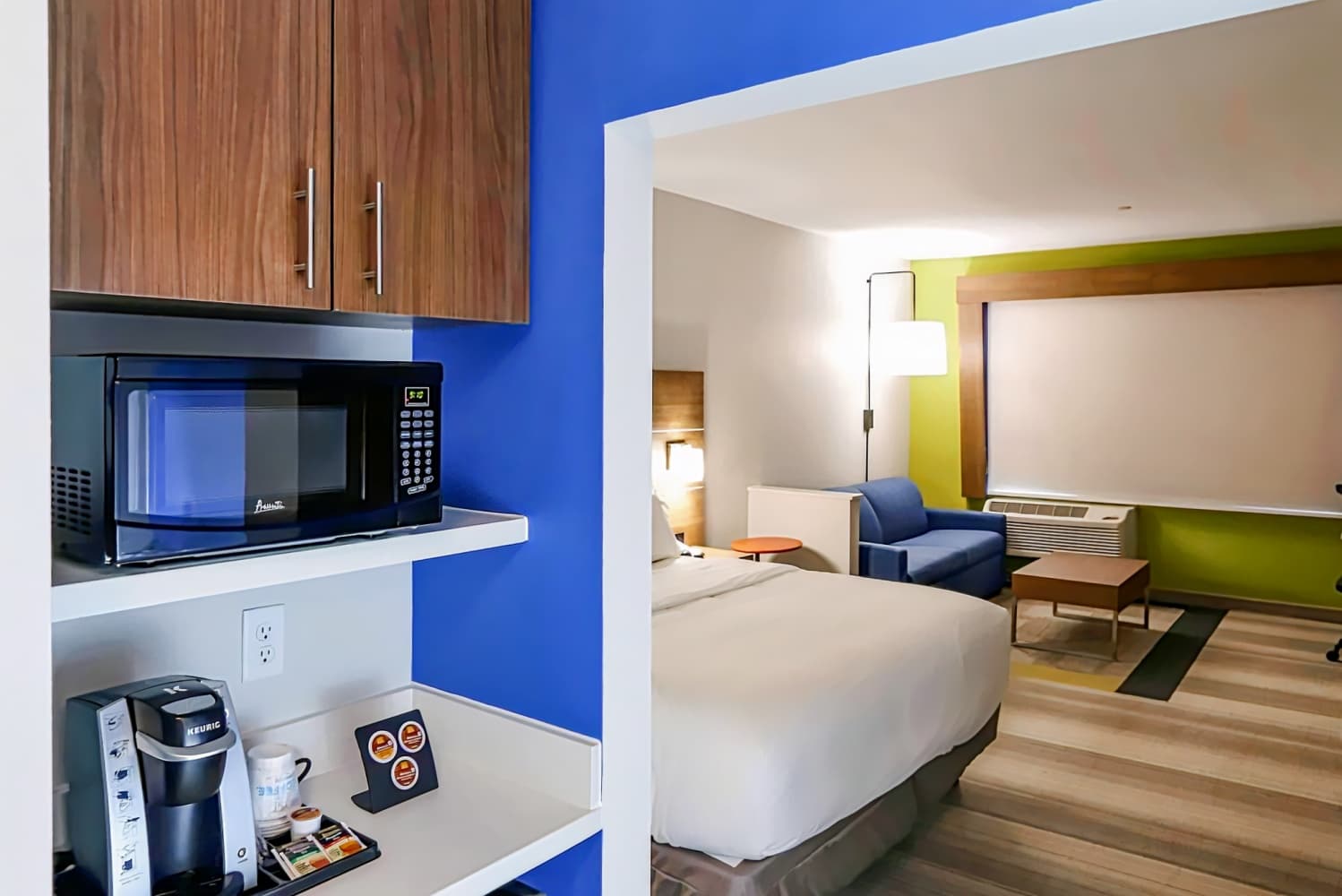 Holiday Inn Express & Suites - Houston IAH - Beltway 8