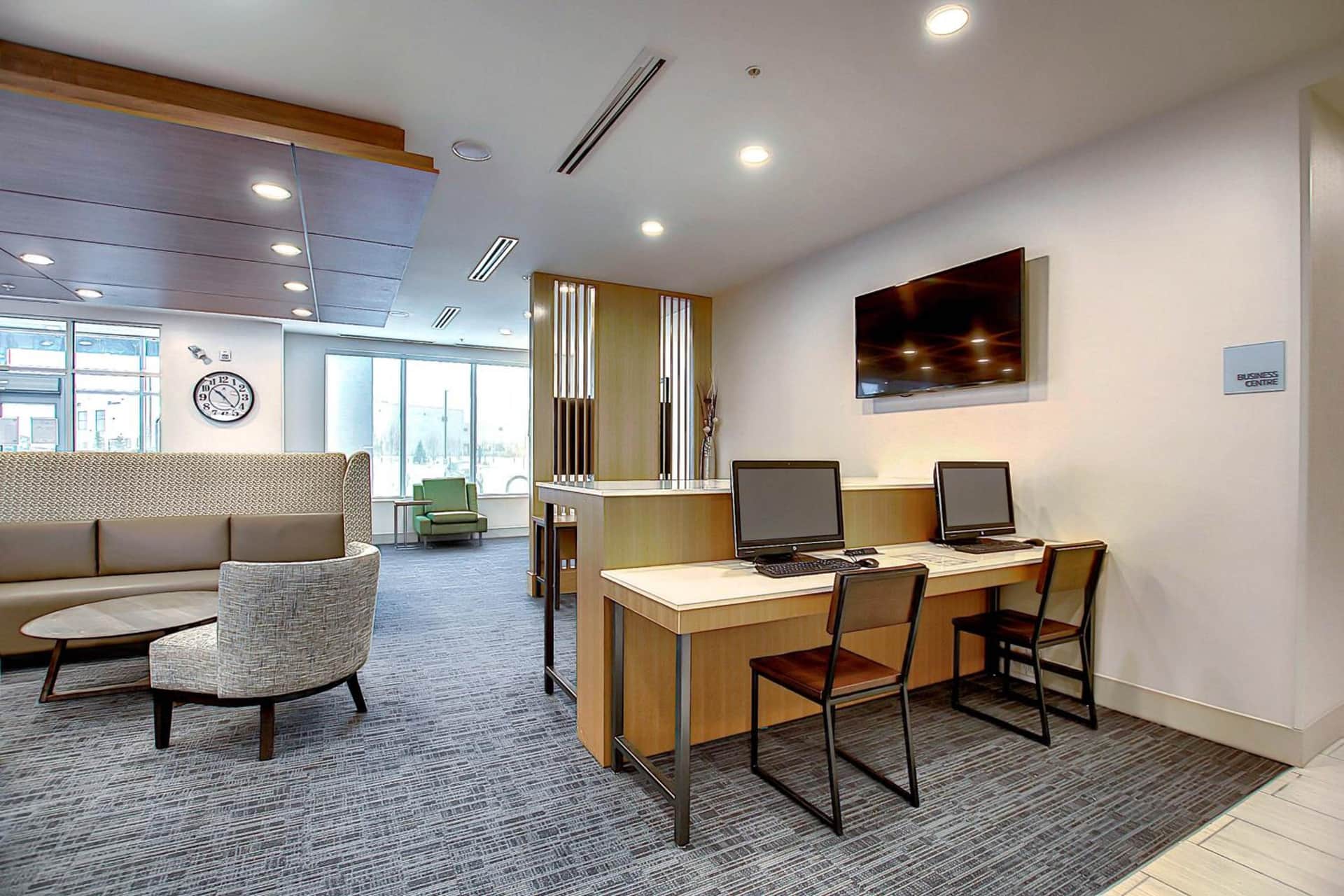 Holiday Inn Express & Suites Calgary Airport Trail NE