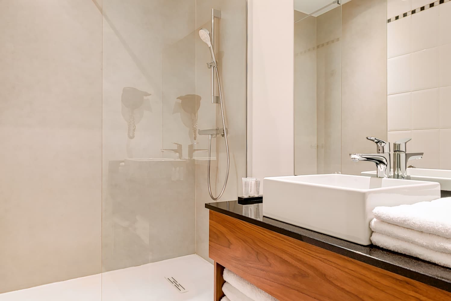 Crowne Plaza Paris République, an IHG Hotel