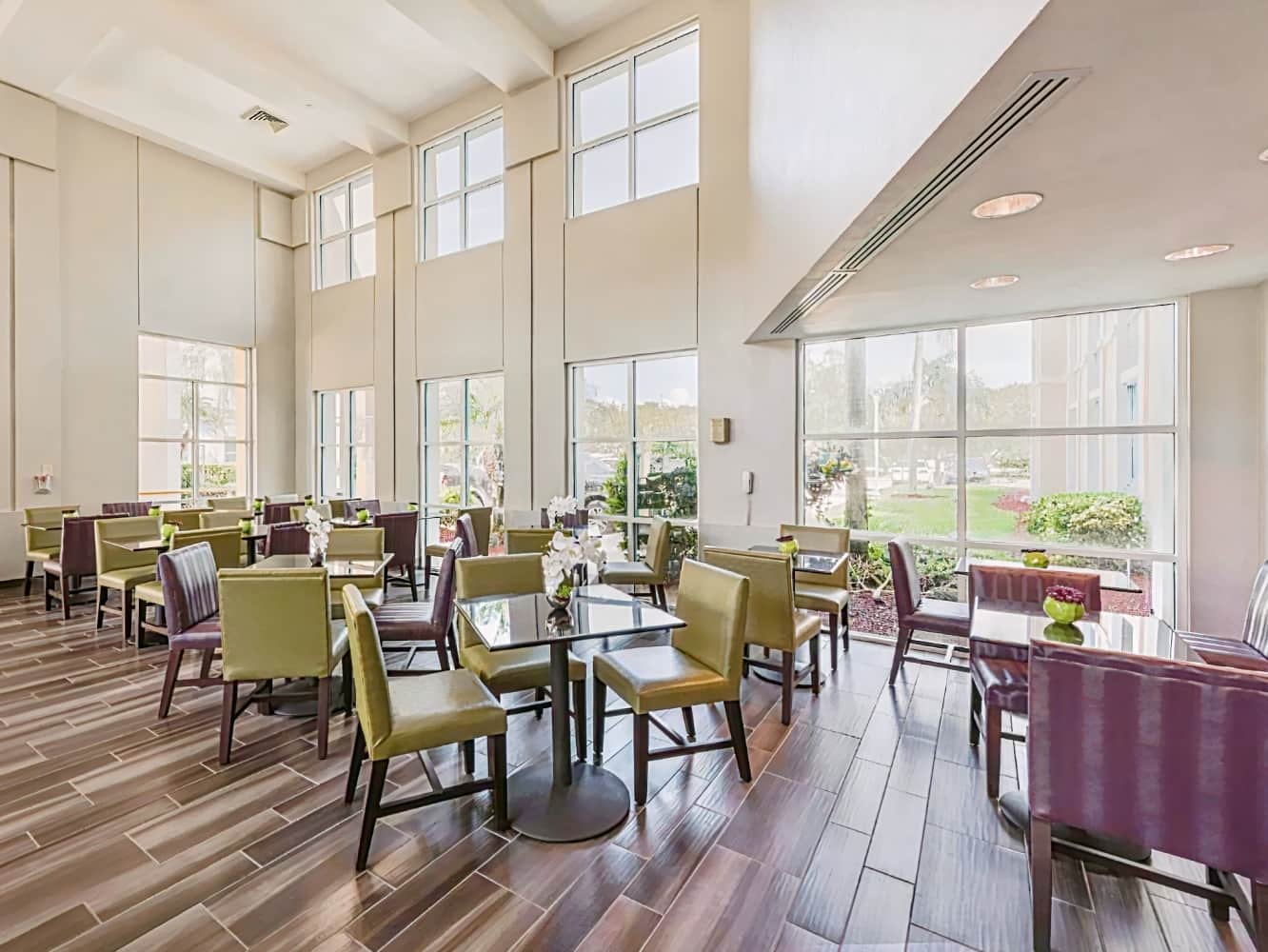 La Quinta Inn & Suites by Wyndham Plantation at SW 6th St
