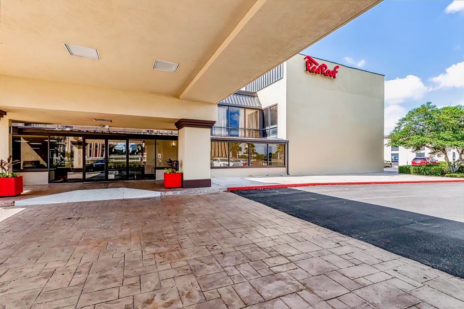 Red Roof Inn PLUS+ & Suites Houston – IAH Airport SW