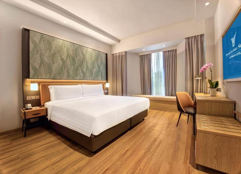 Peninsular Excelsior Hotel