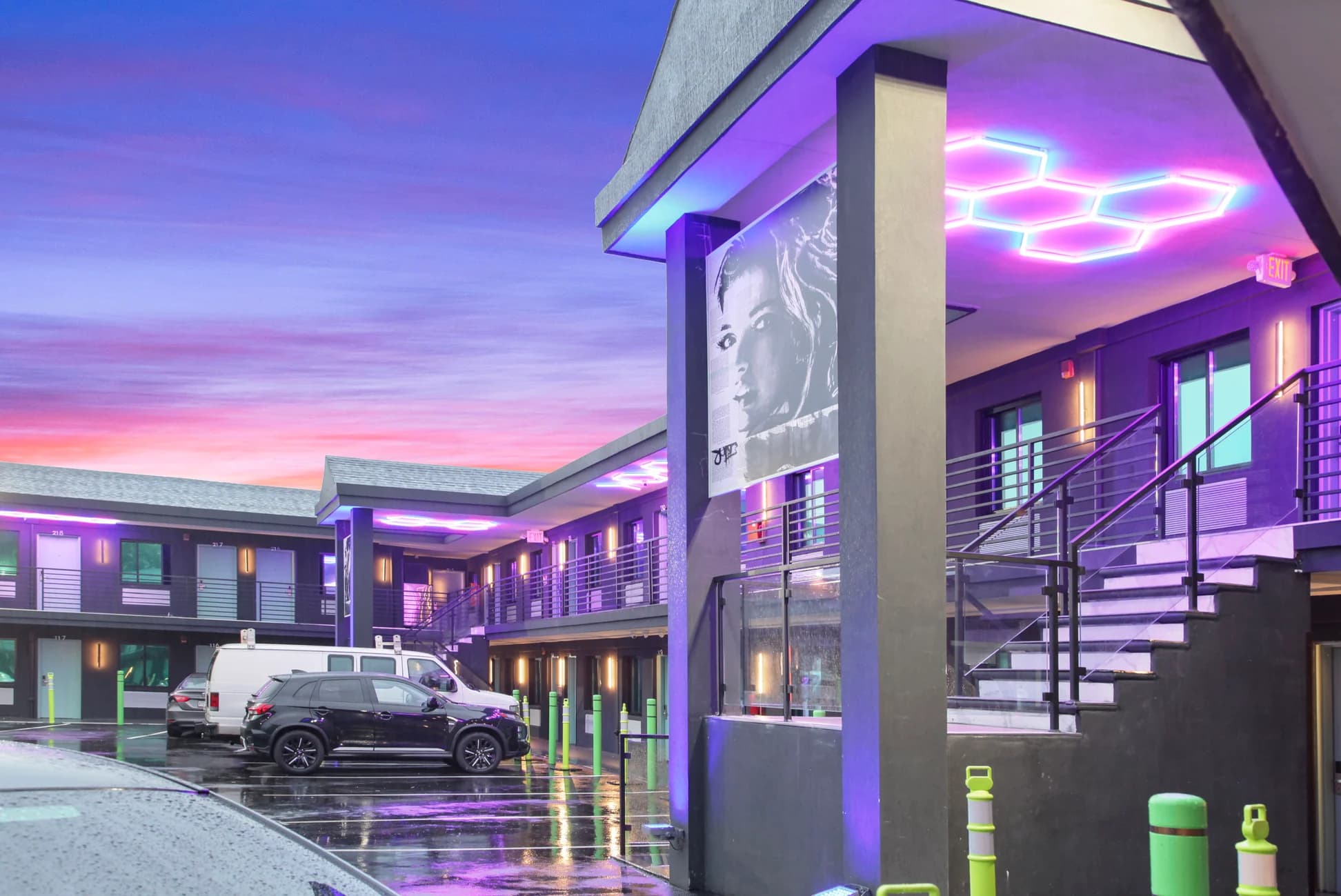 Hotel OPUS Bronx Near Bay Plaza Mall