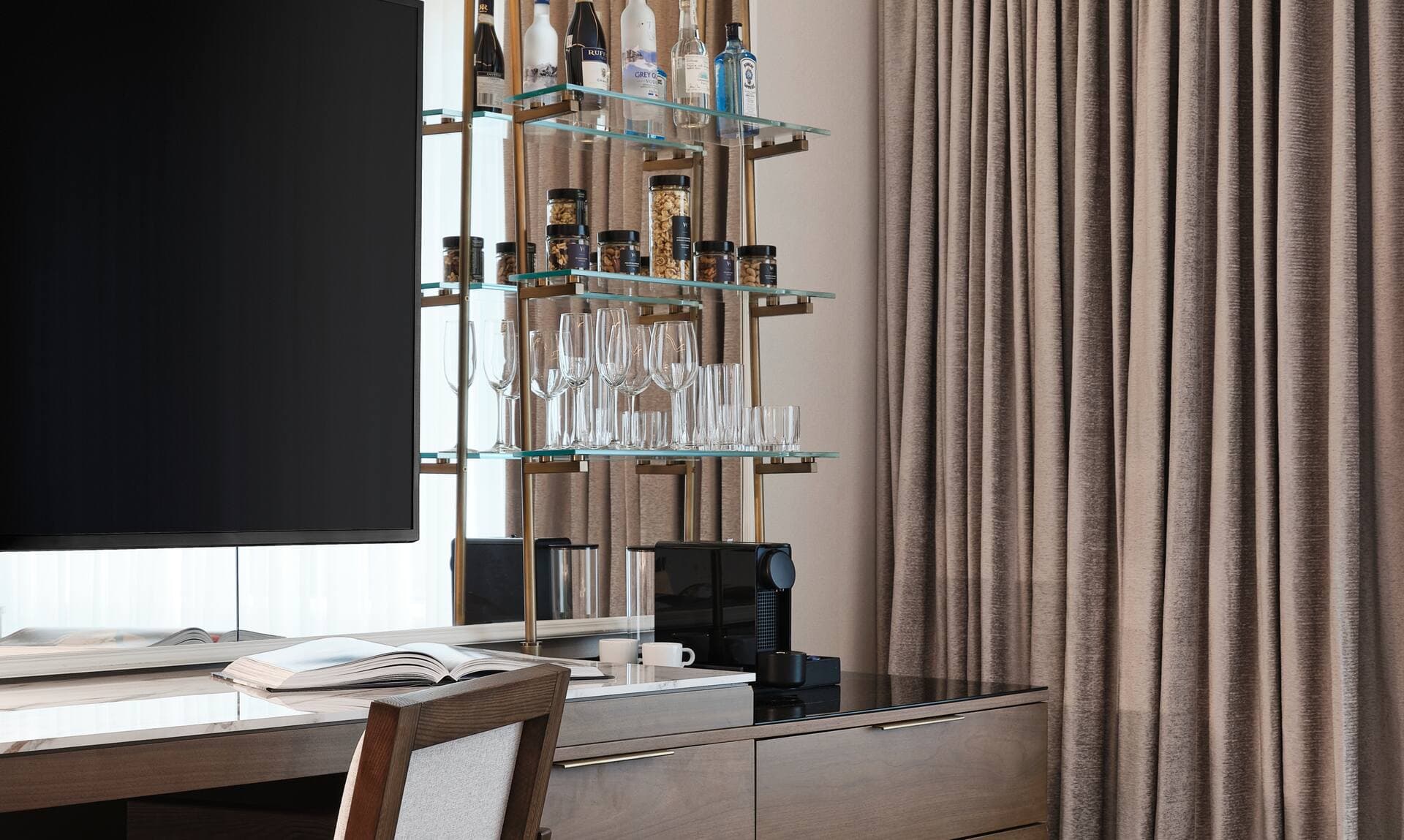 Vogue Hotel Montreal Downtown, Curio Collection by Hilton