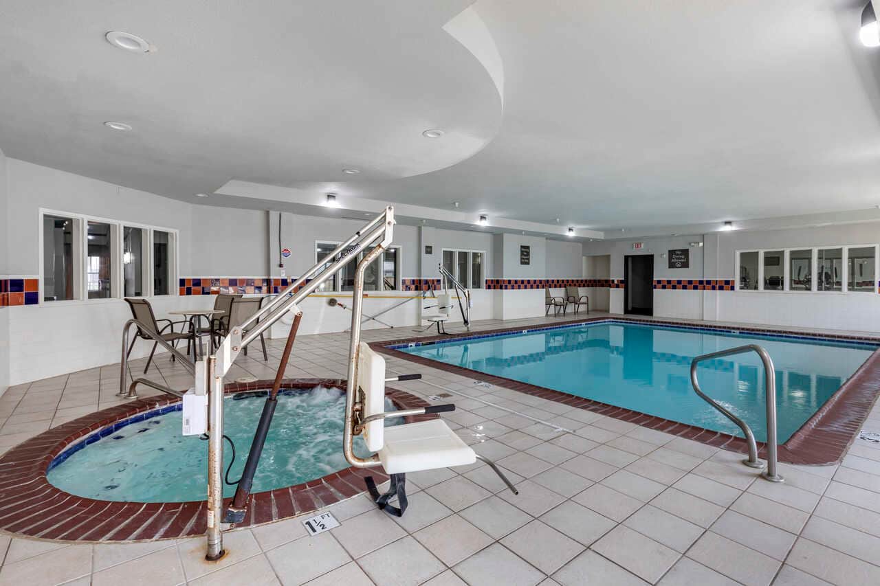 Quality Inn & Suites I-35 E/Walnut Hill