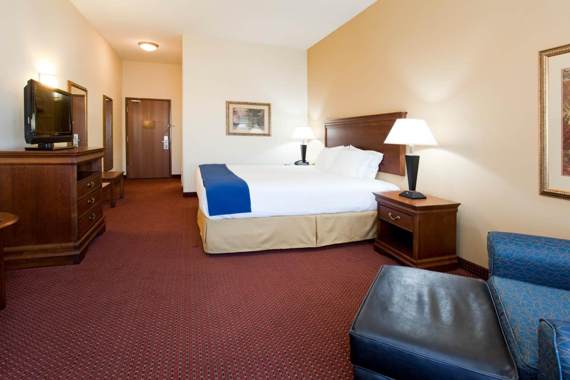 Holiday Inn Express Airport East, an IHG Hotel