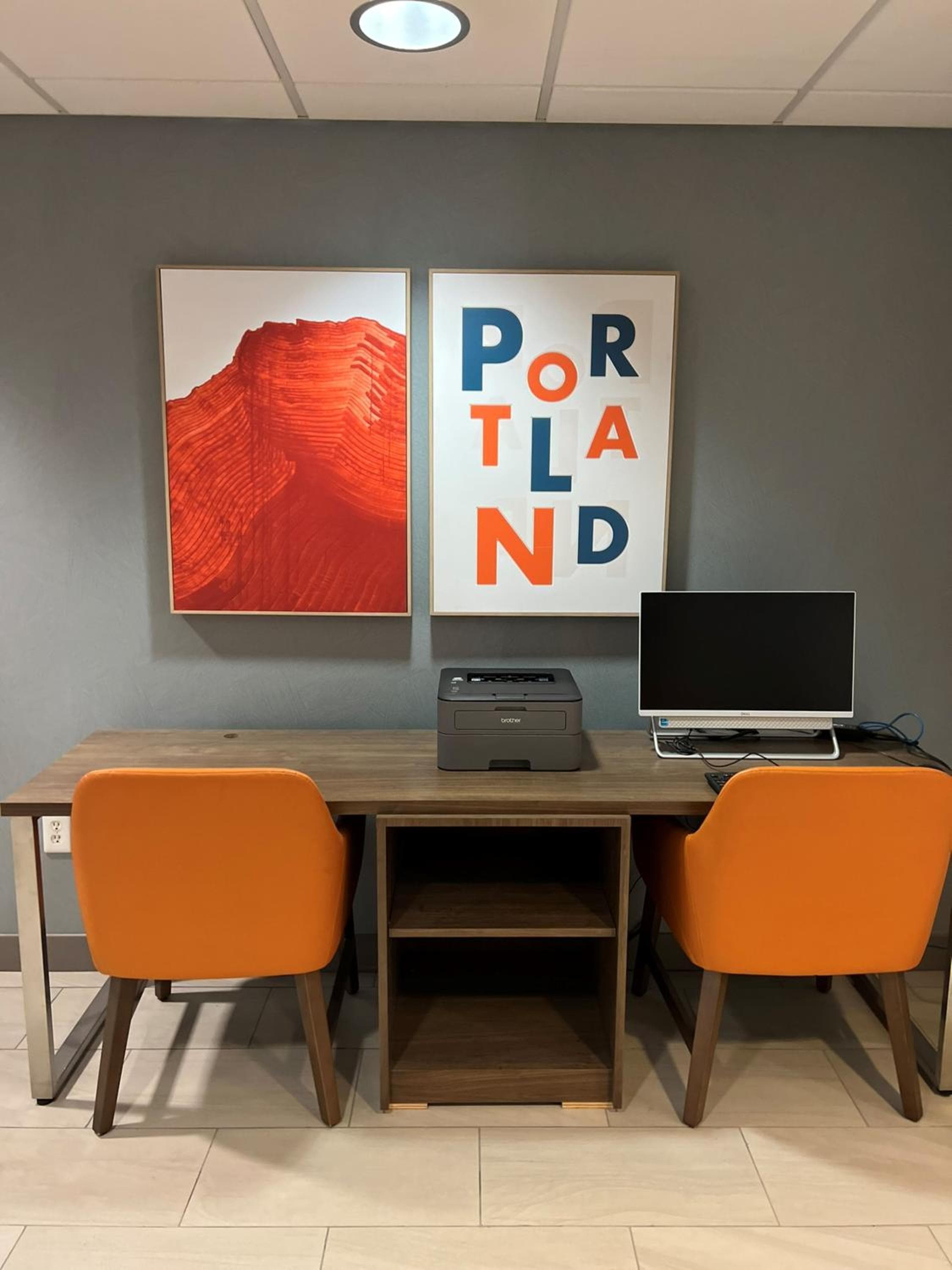 Holiday Inn Express Hotel & Suites Portland - Jantzen Beach, an IHG Hotel