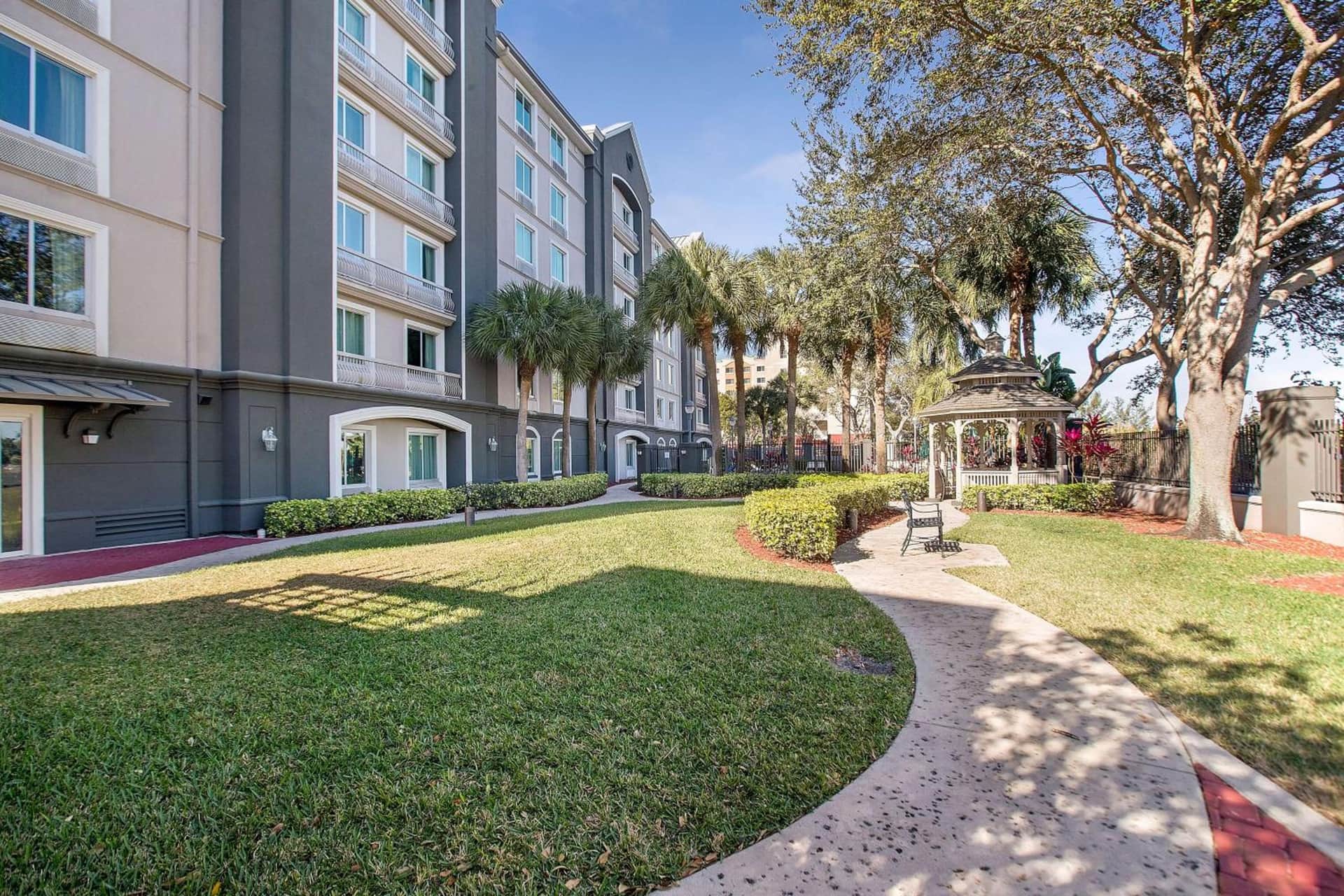 La Quinta Inn & Suites by Wyndham Ft. Lauderdale Airport