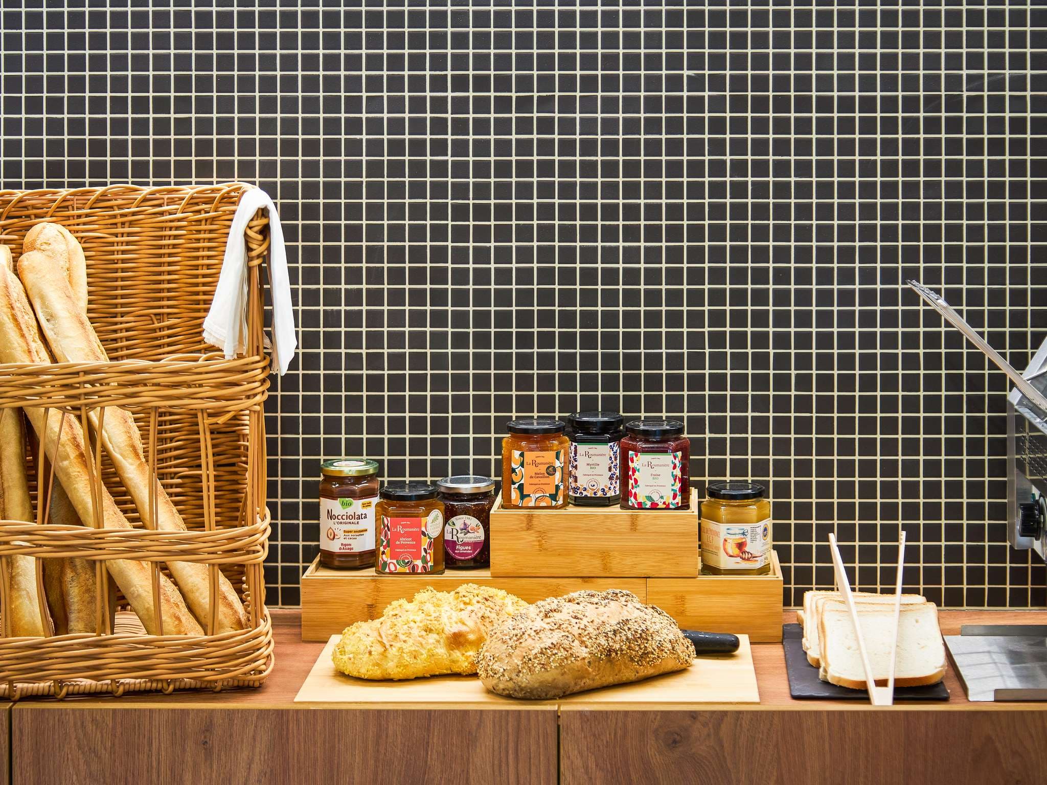 greet hotel Marseille Parc Chanot Vélodrome