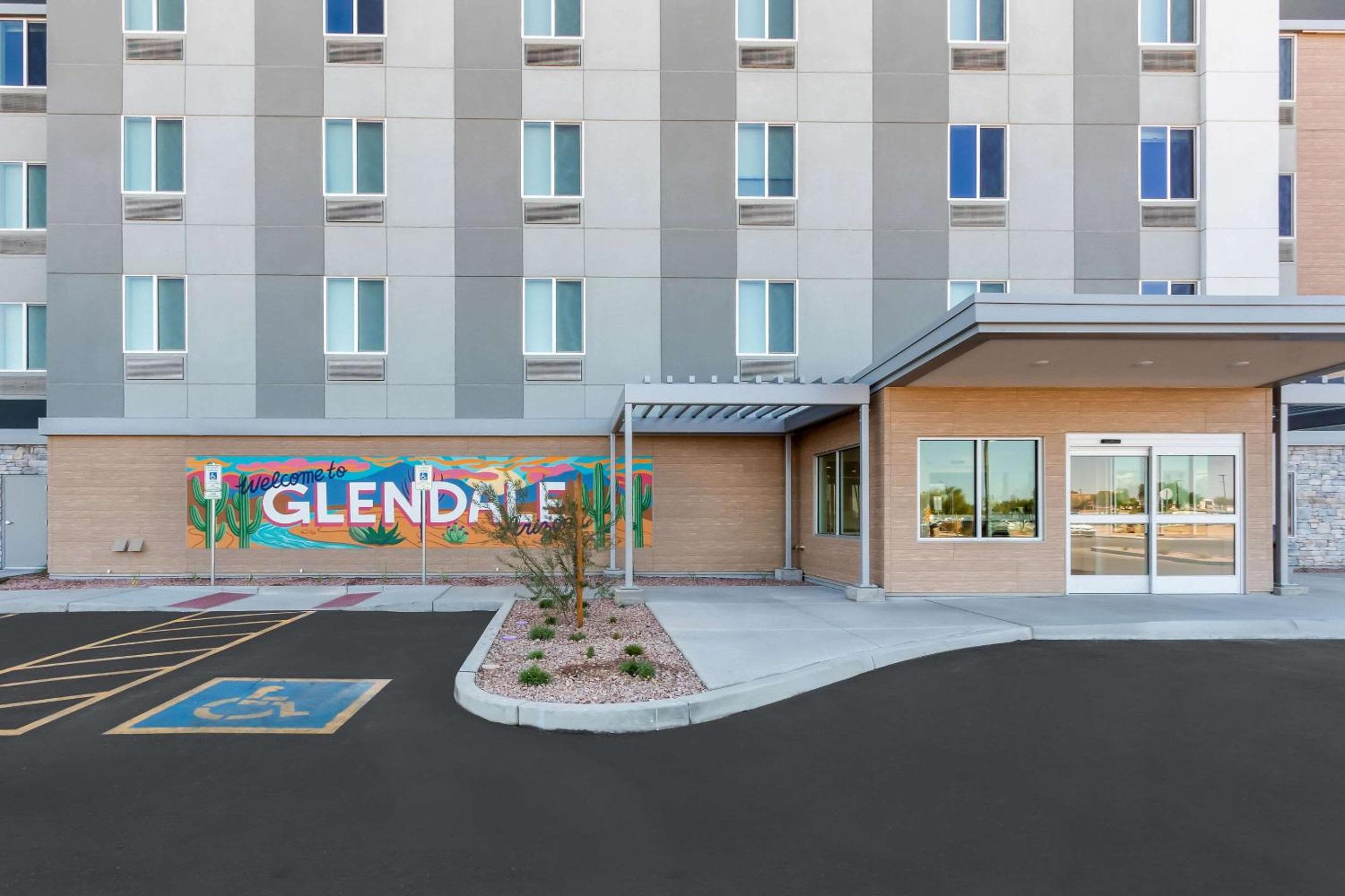 Everhome Suites Glendale Sports Entertainment District