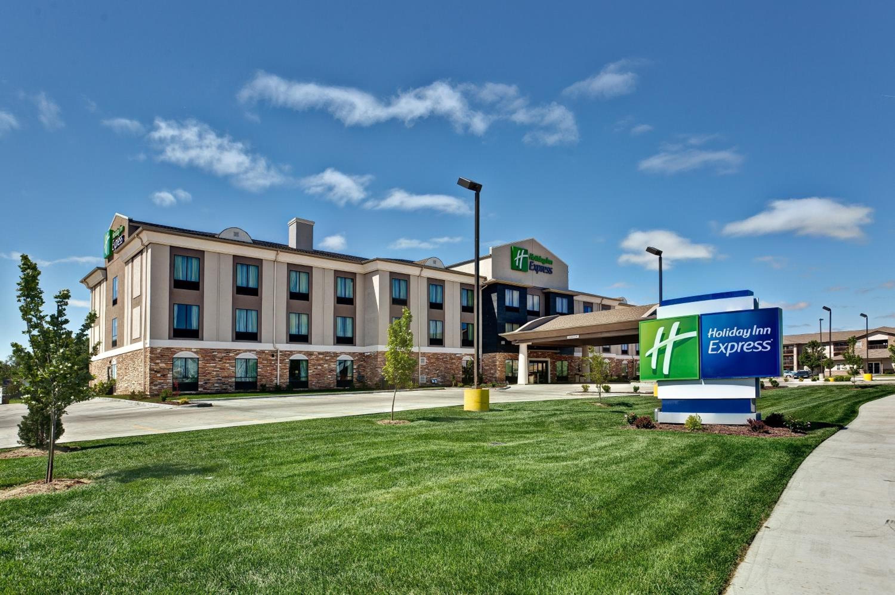 Holiday Inn Express Hutchinson