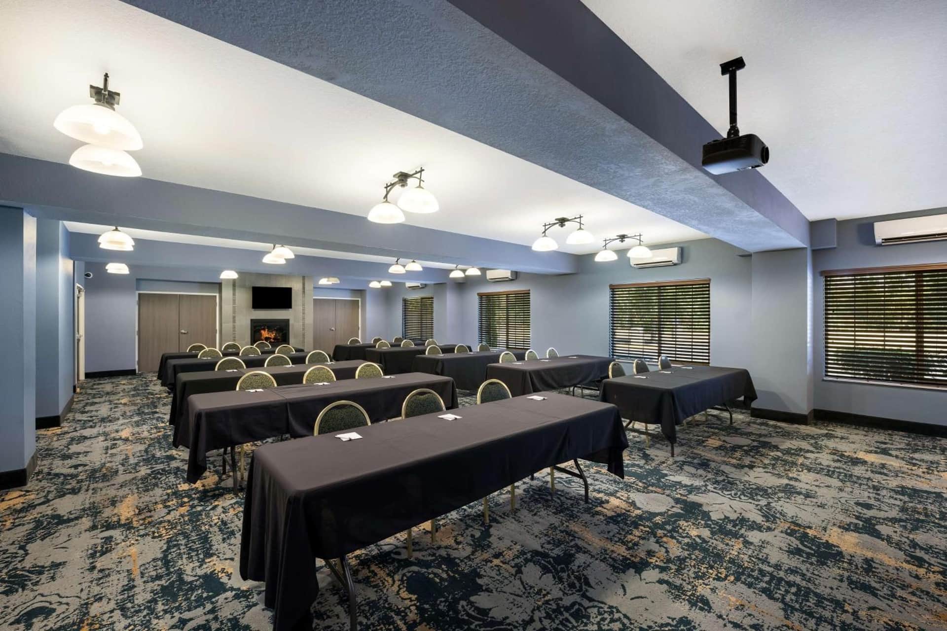 Best Western PLUS Mountain View Auburn Inn