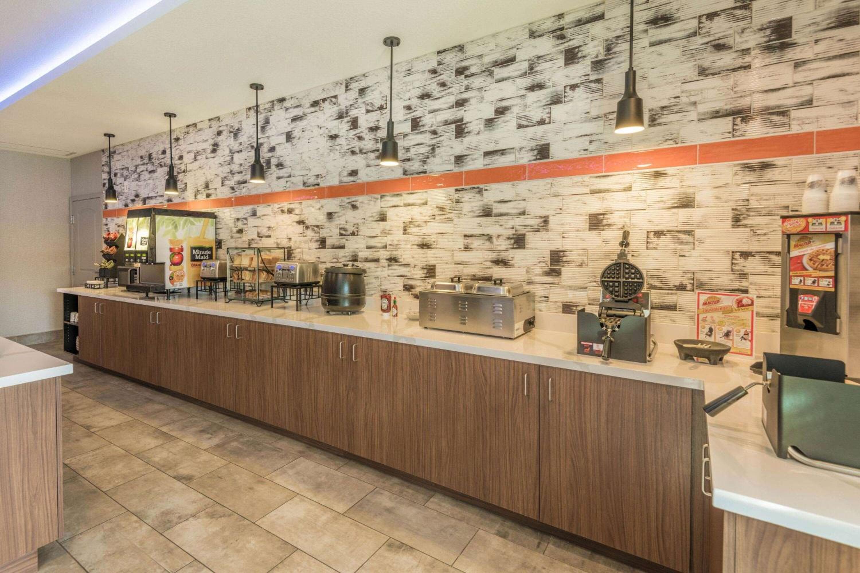 La Quinta Inn & Suites by Wyndham Las Vegas Airport South