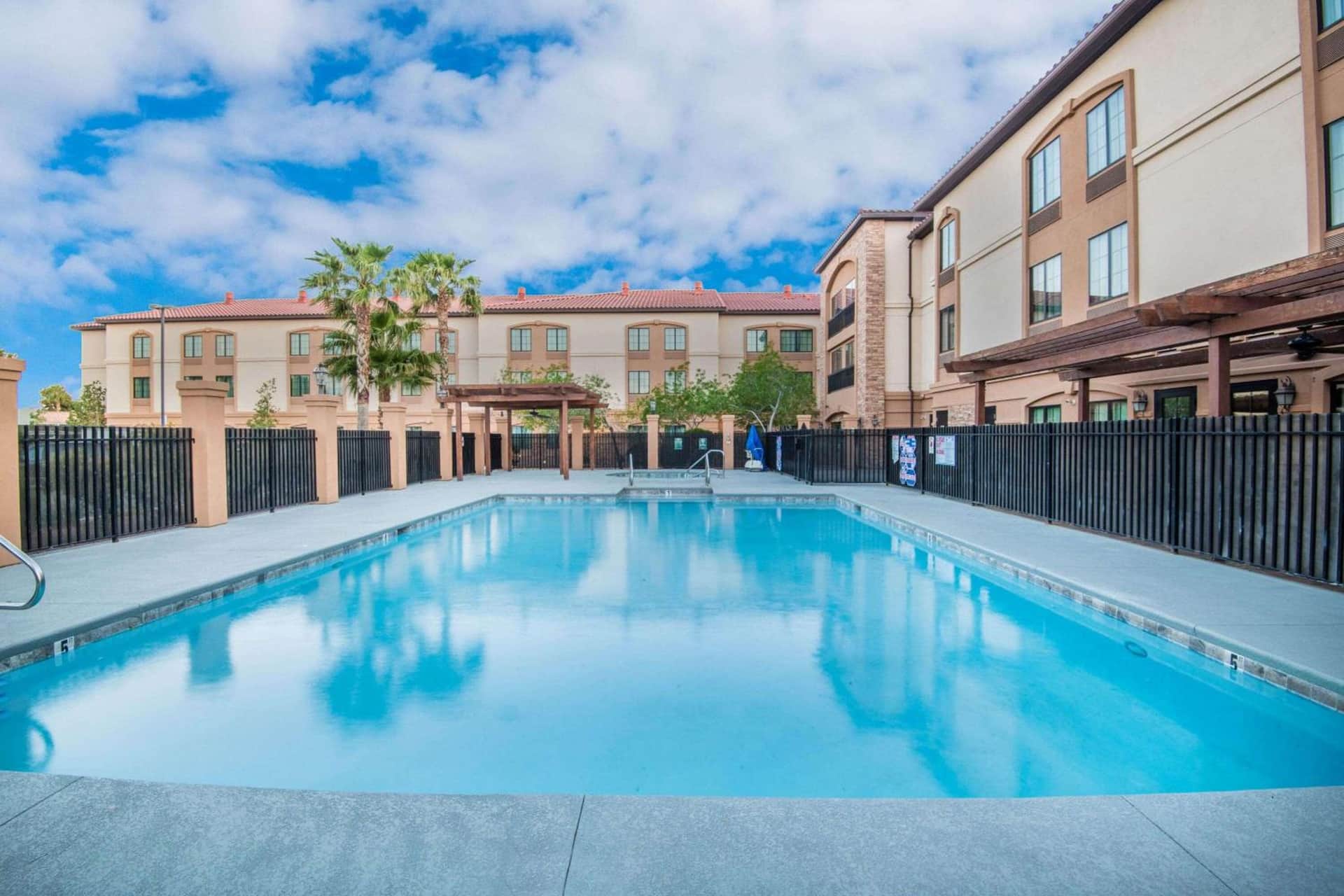 La Quinta Inn & Suites by Wyndham Las Vegas Airport South