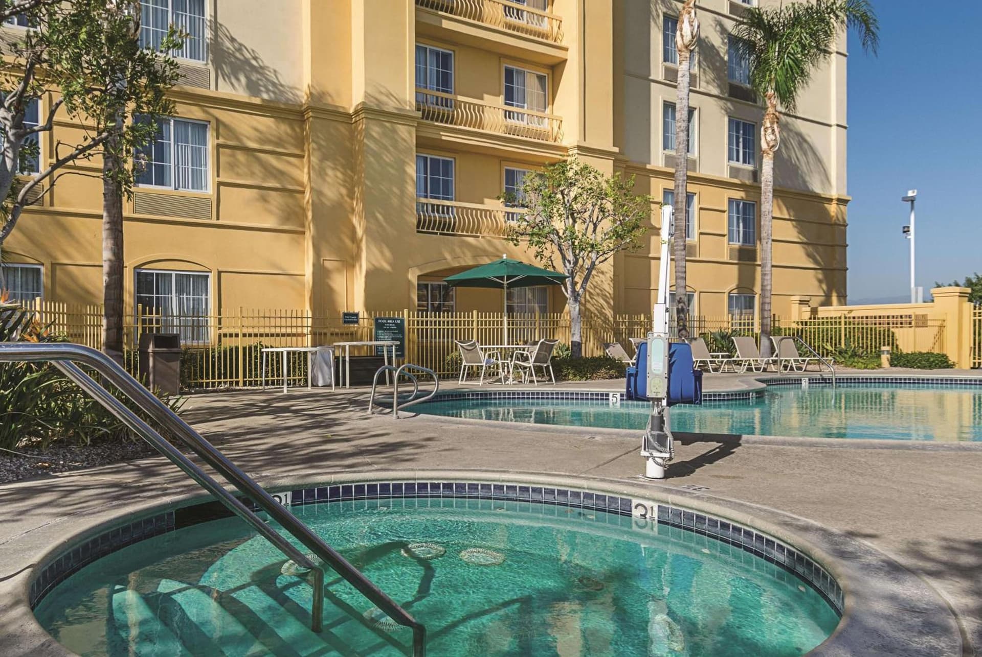 La Quinta Inn & Suites by Wyndham Ontario Airport