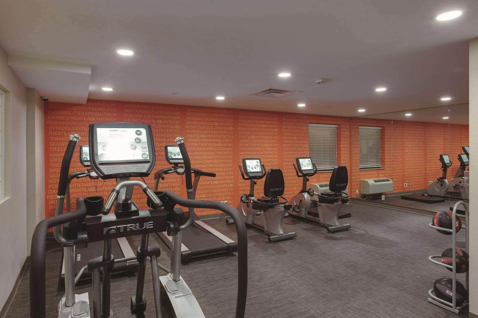 La Quinta Inn & Suites by Wyndham Detroit Metro Airport