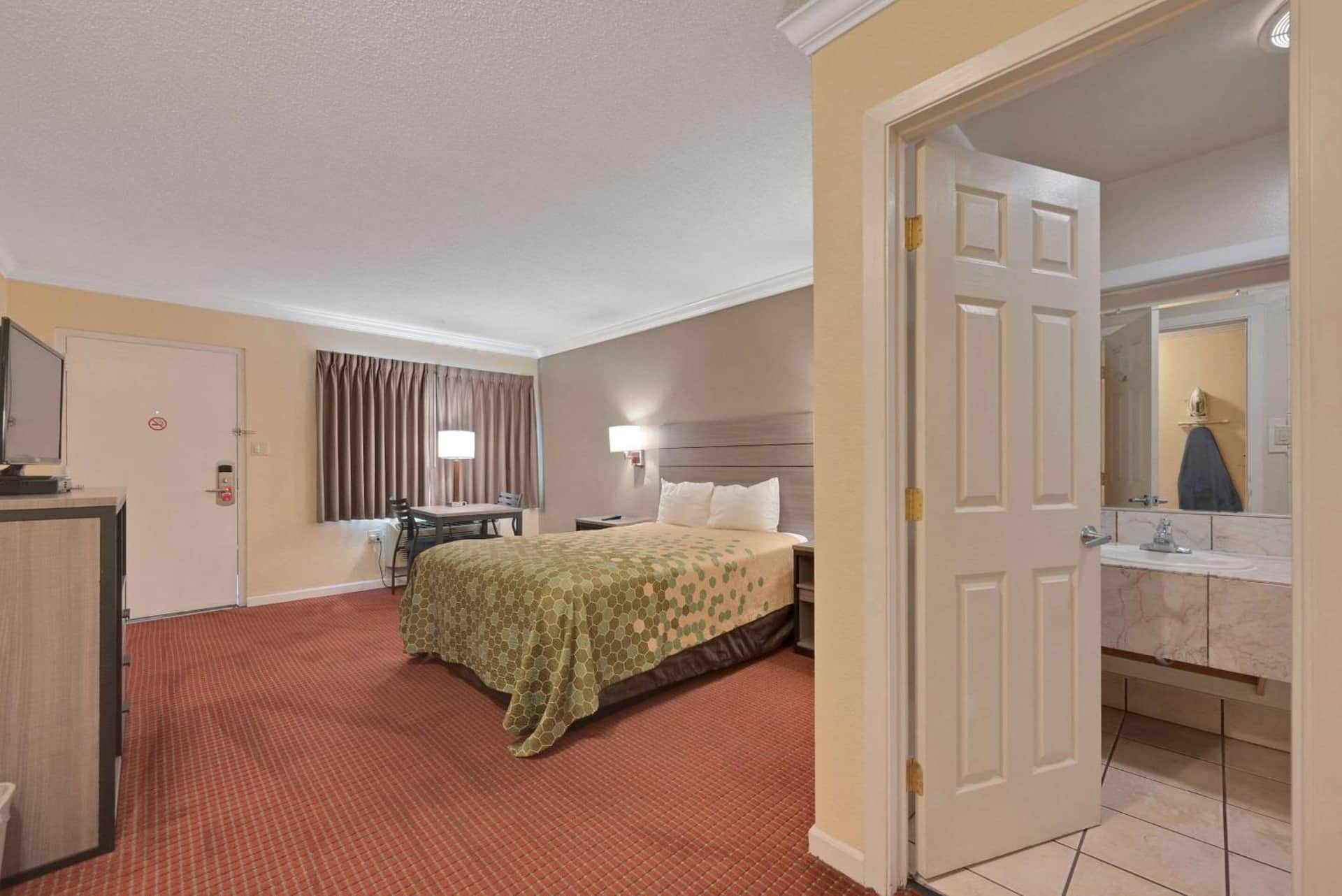 Econo Lodge Woodland near I-5