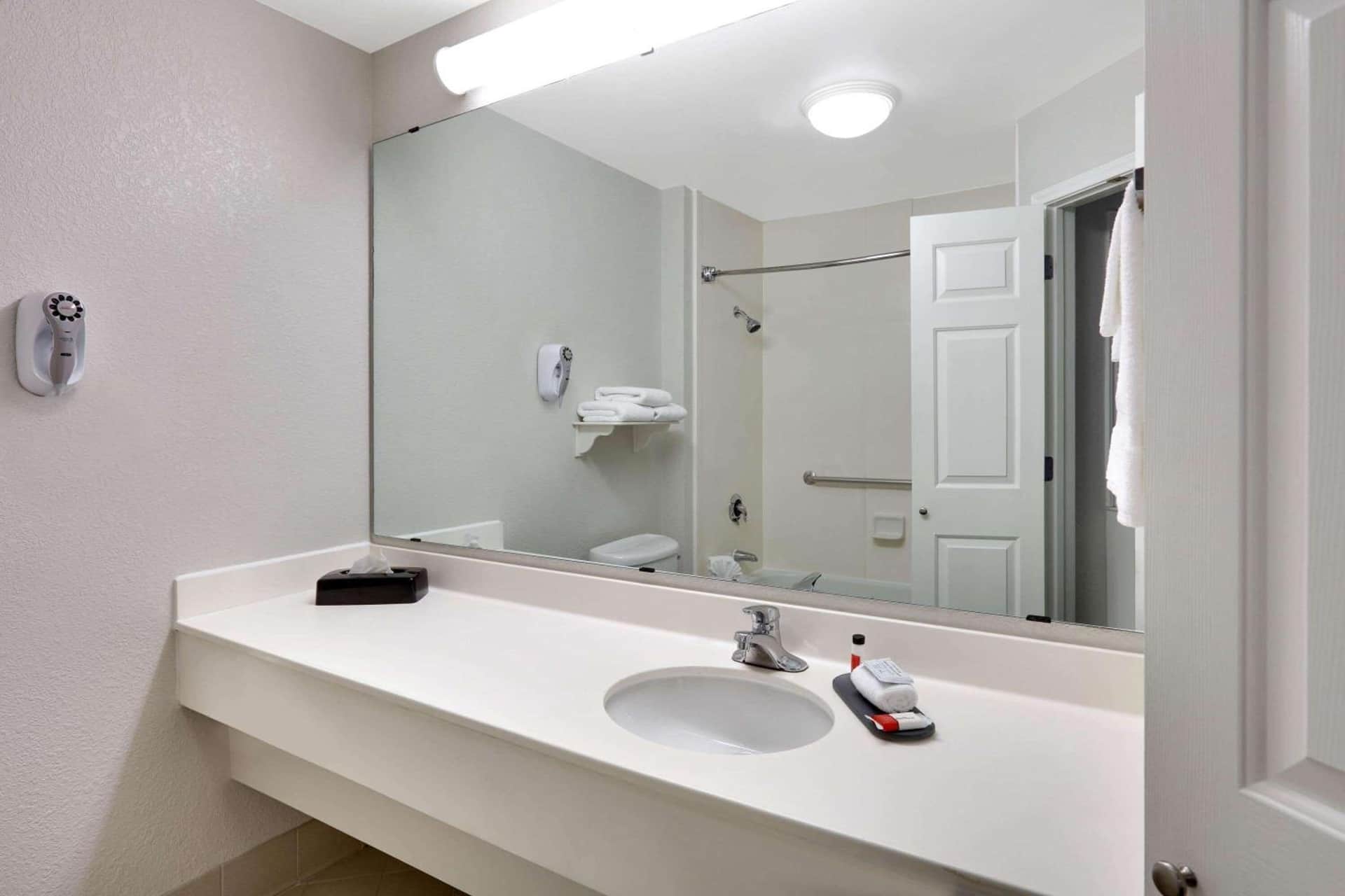 LaQuinta By Wyndham Dallas Arlington South