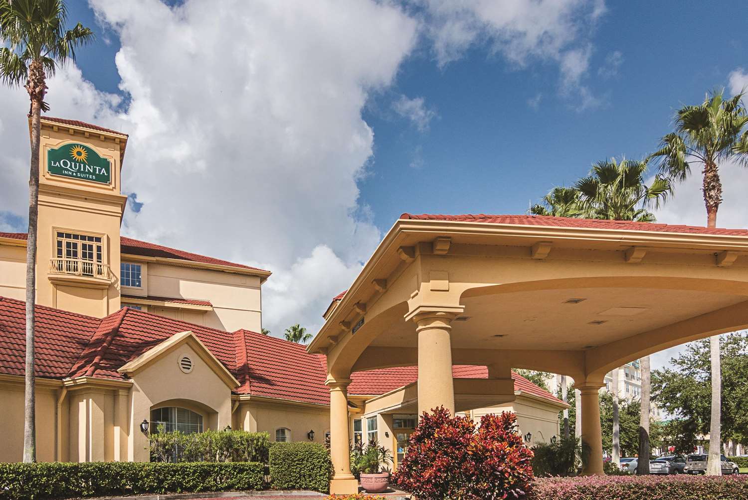 La Quinta Inn & Suites by Wyndham Orlando Airport