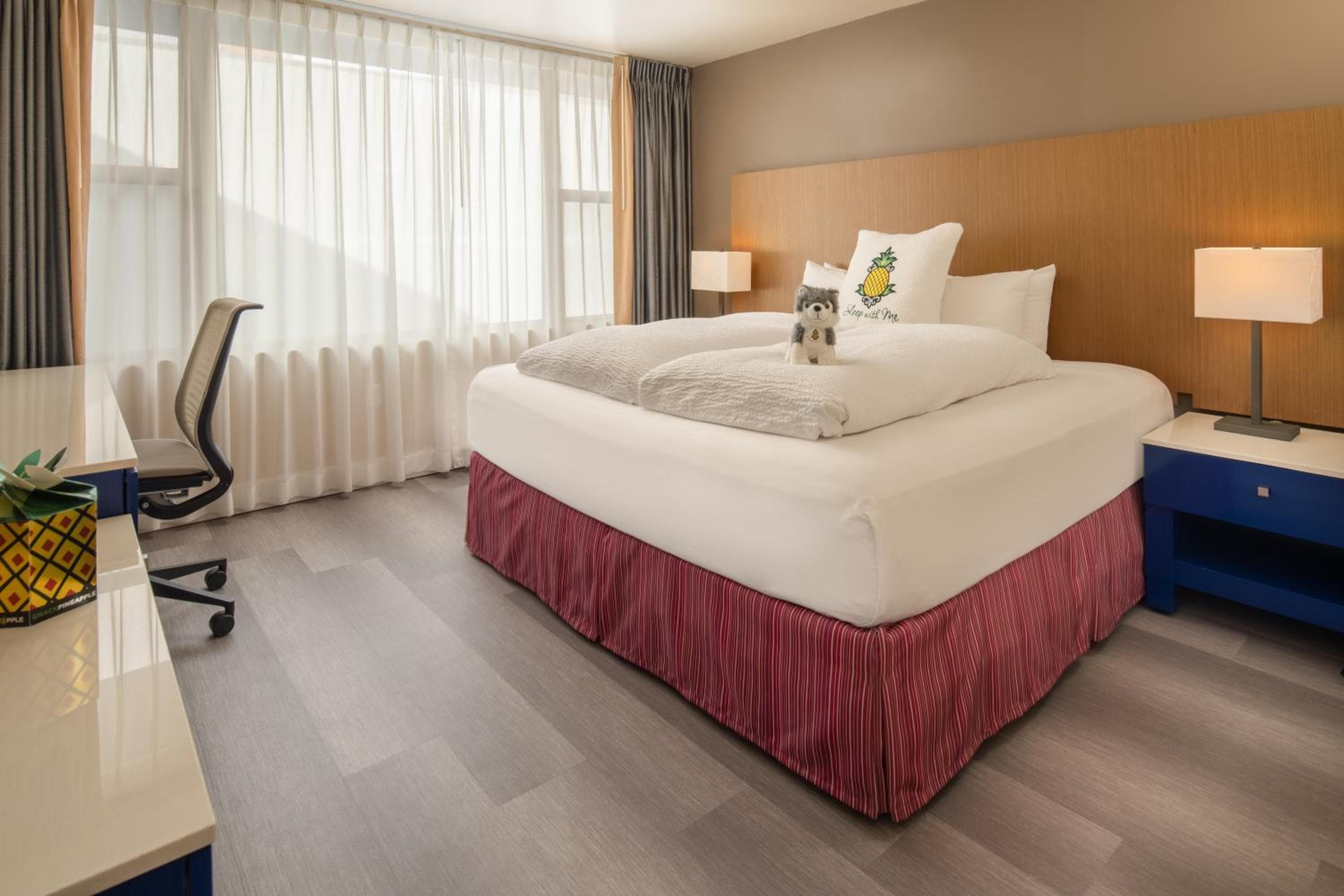 Staypineapple, Hotel Rose, Downtown Portland