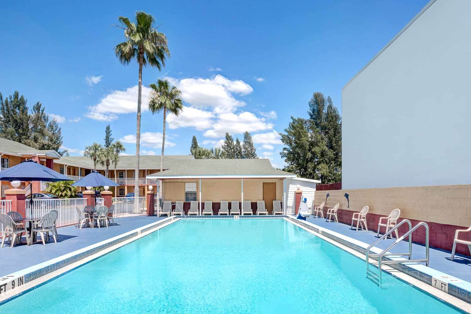 Howard Johnson by Wyndham Ft. Myers FL