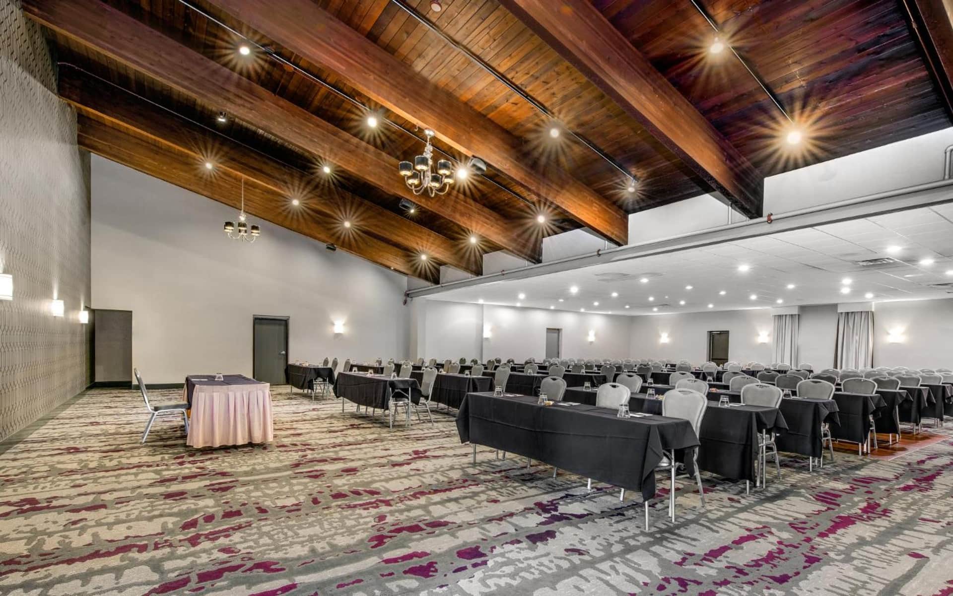 Crowne Plaza Milwaukee Airport by IHG