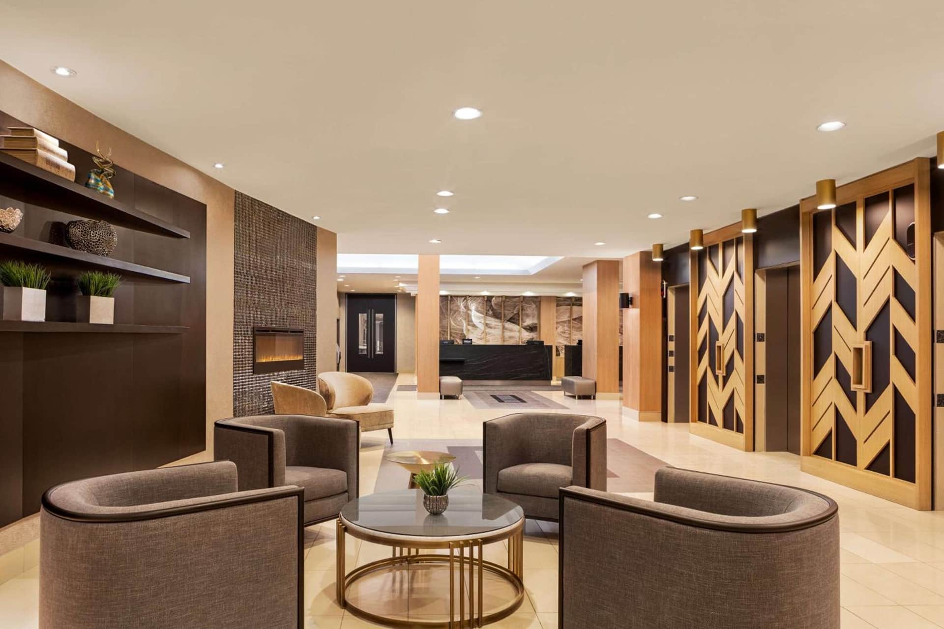 DoubleTree by Hilton Pointe Claire Montreal Airport West