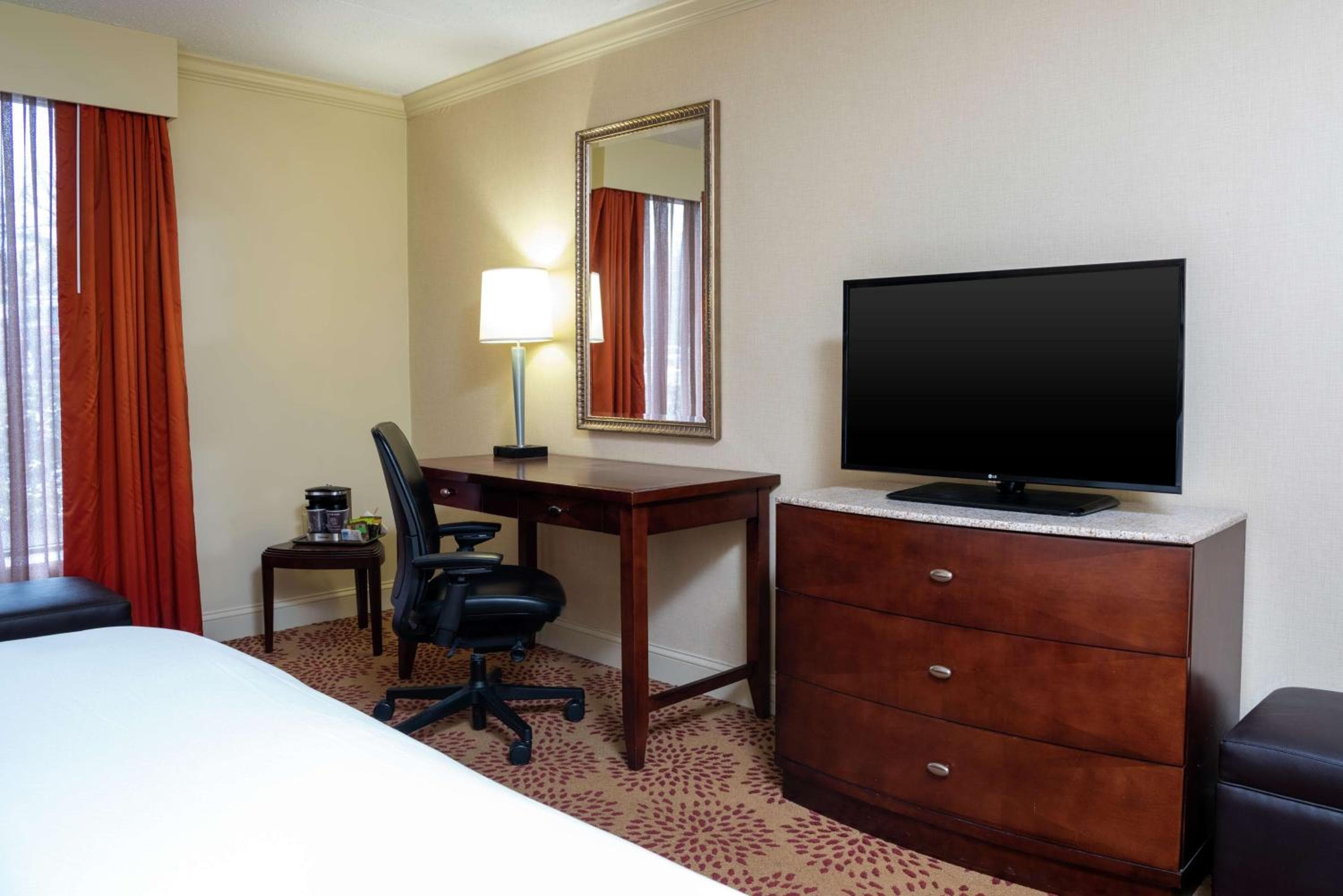DoubleTree by Hilton Hotel Grand Rapids Airport
