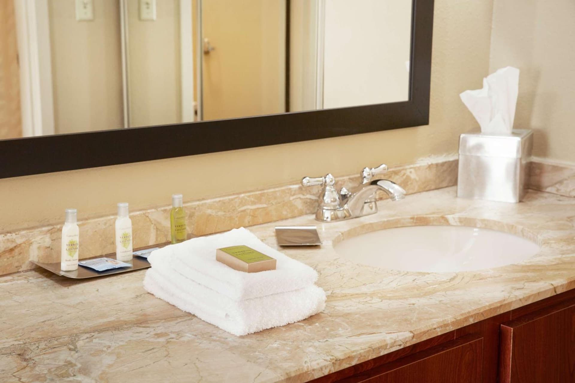 DoubleTree Suites by Hilton Cincinnati - Blue Ash