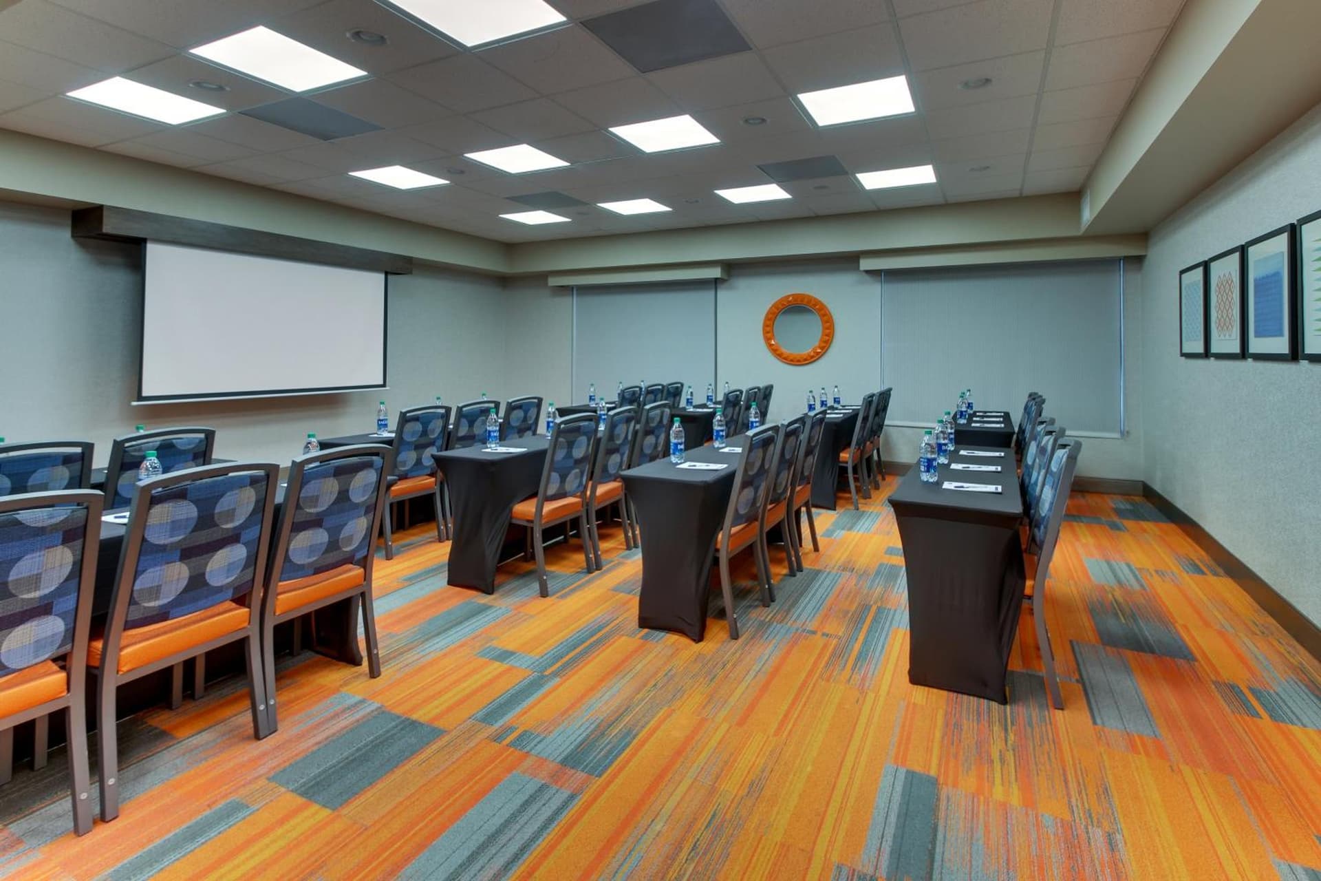 Holiday Inn Express & Suites Atlanta Perimeter Mall Hotel by IHG