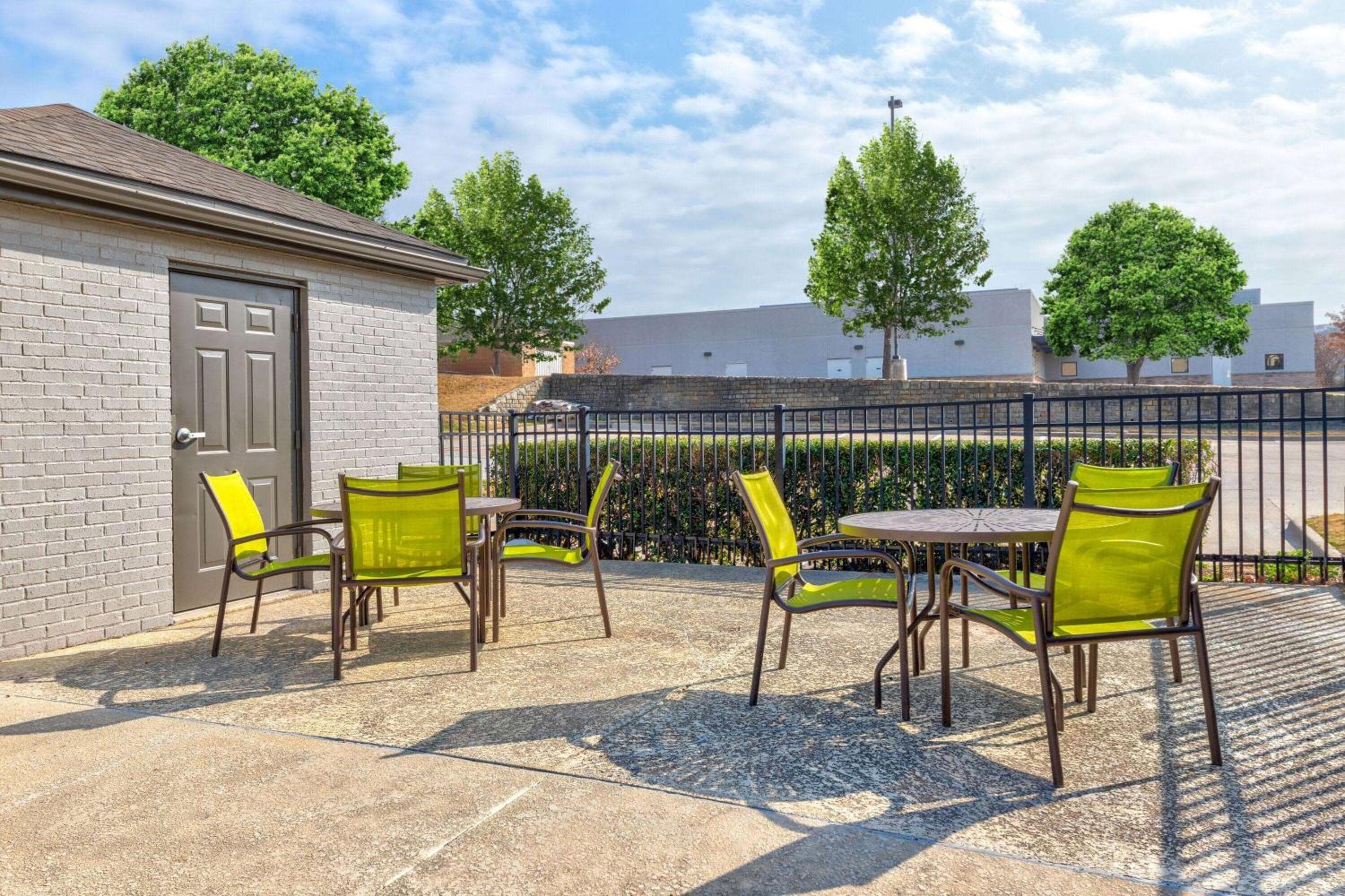 Hawthorn Extended Stay by Wyndham Bedford - Dallas