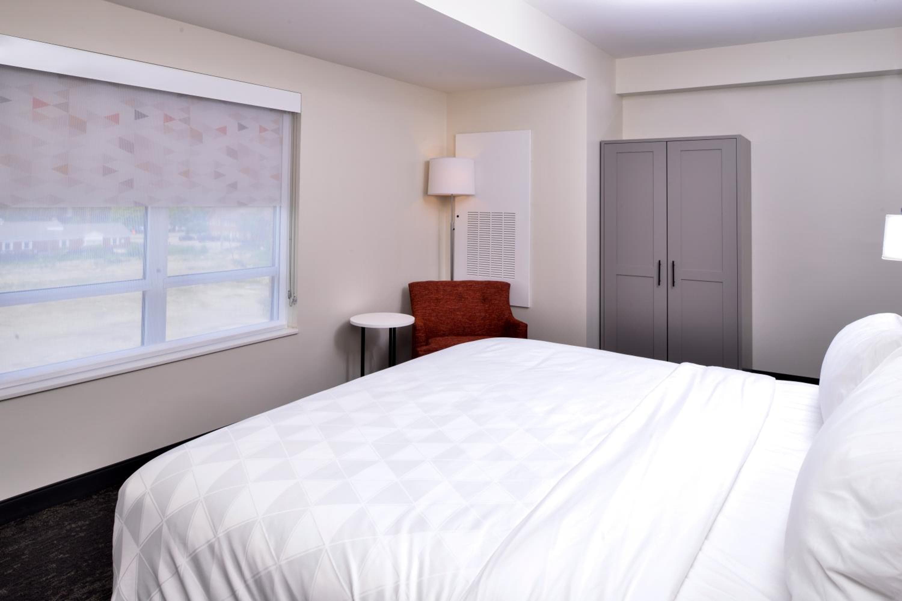 Holiday Inn & Suites Farmington Hills - Detroit NW by IHG