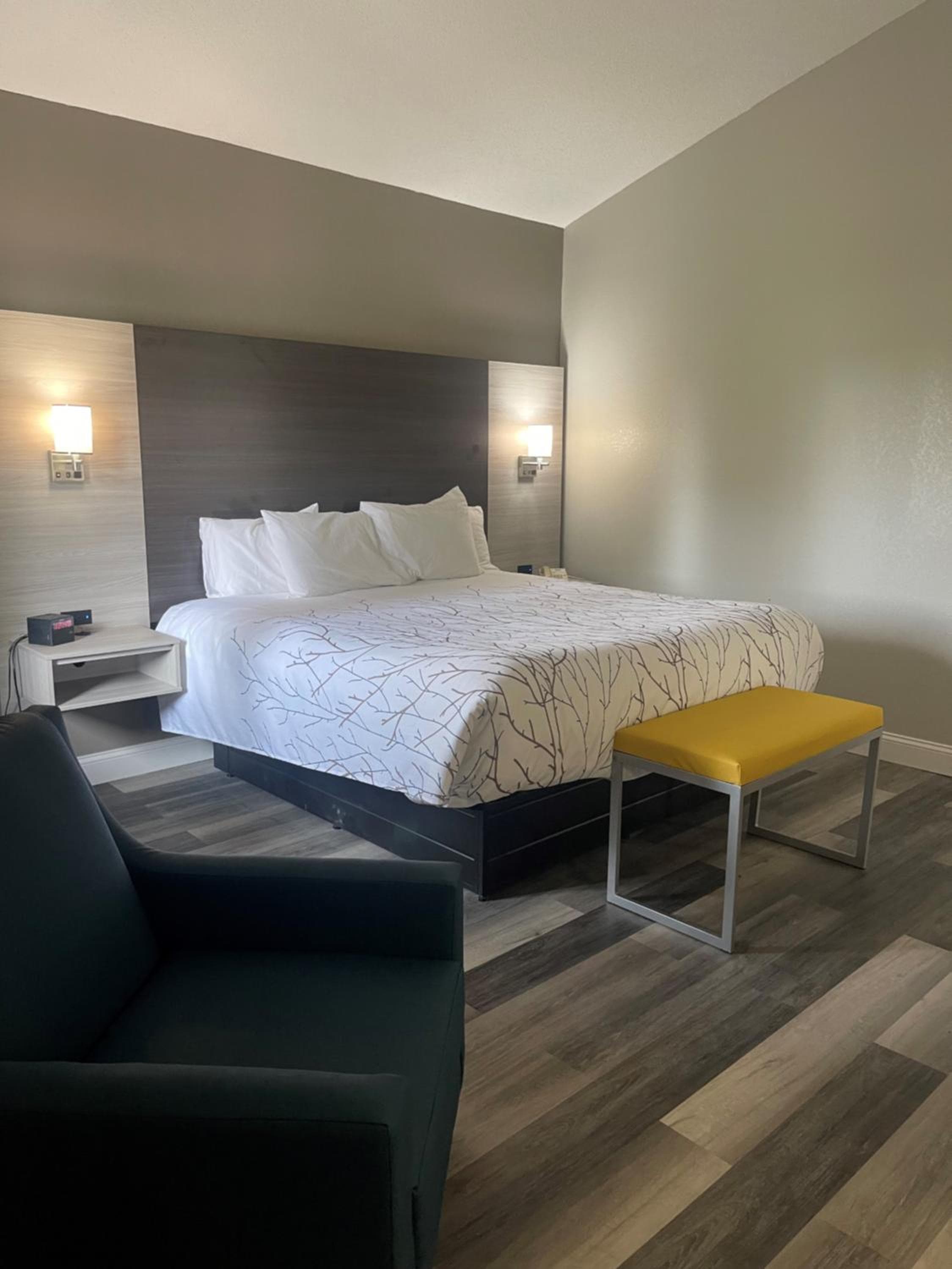 HomeTown Inn and Suites Belle Plaine