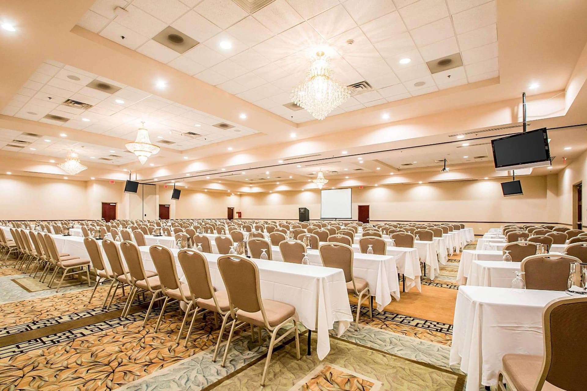 Clarion Inn Elmhurst - Oak Brook near I-88 I-290 I-294