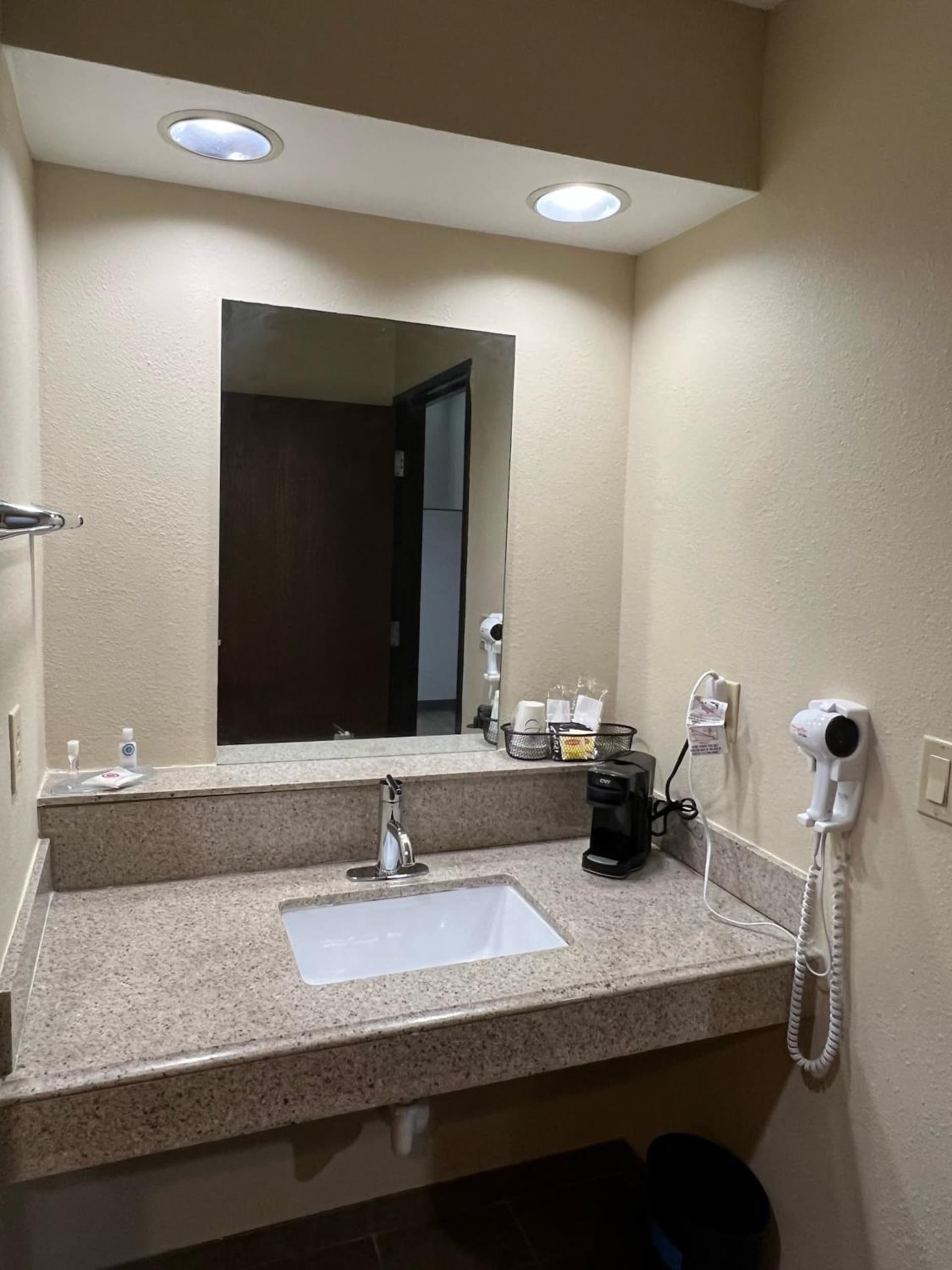 HomeTowne Studios & Suites by Red Roof Washington